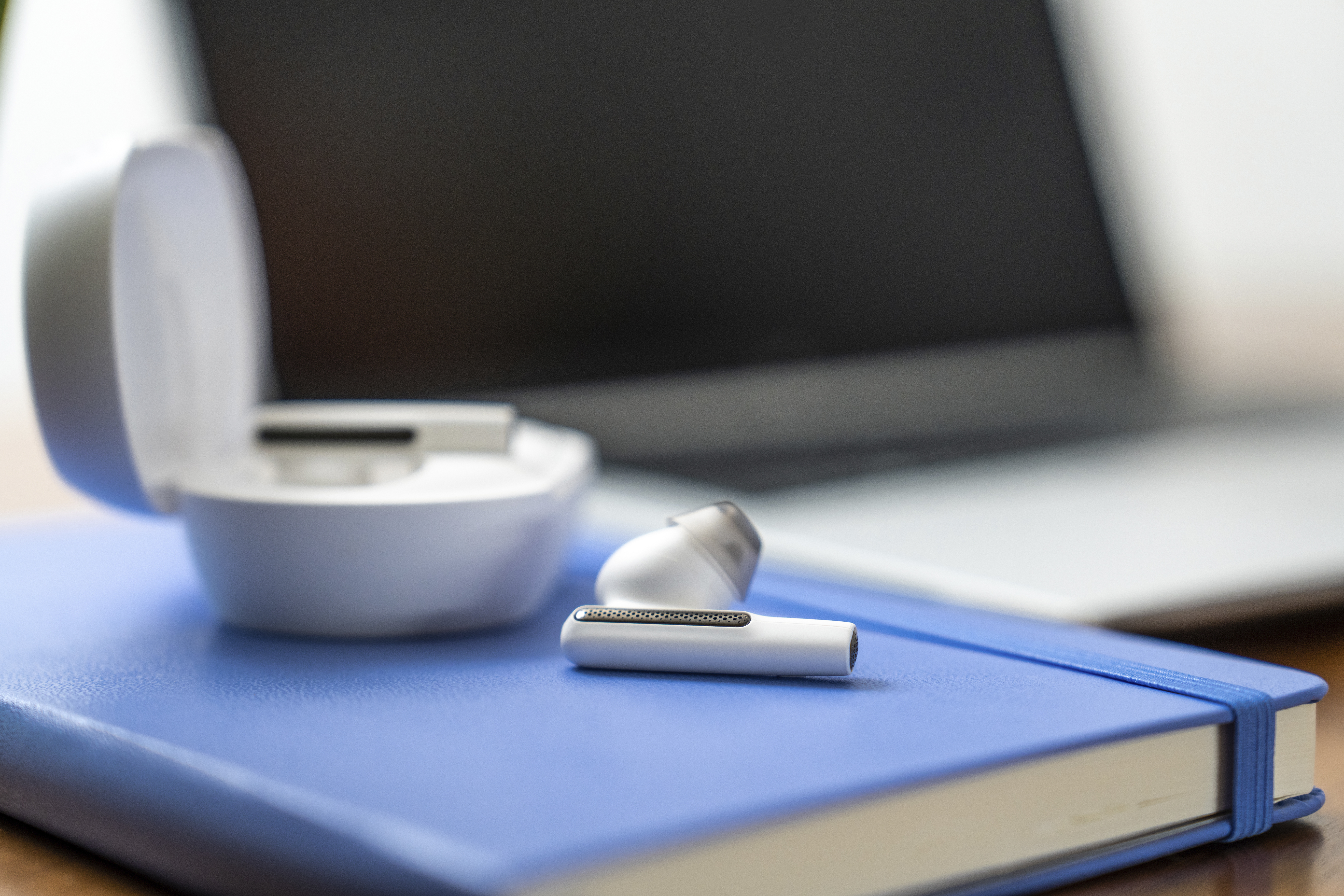 Poly Voyager Free 60/60+ Microsoft Teams Certified White Earbuds (2 Pieces)