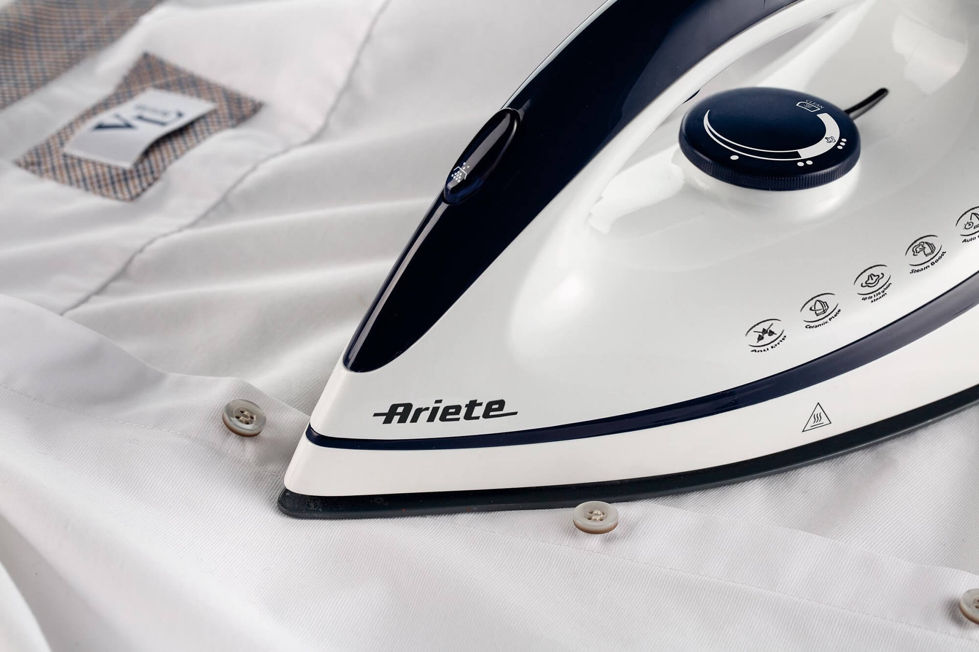 Ariete 5571 Steam Power Easy - Instant steam iron - ceramic plate - 1.8L tank - Continuous steam 120 gr / min - 2400 Watt - Blue