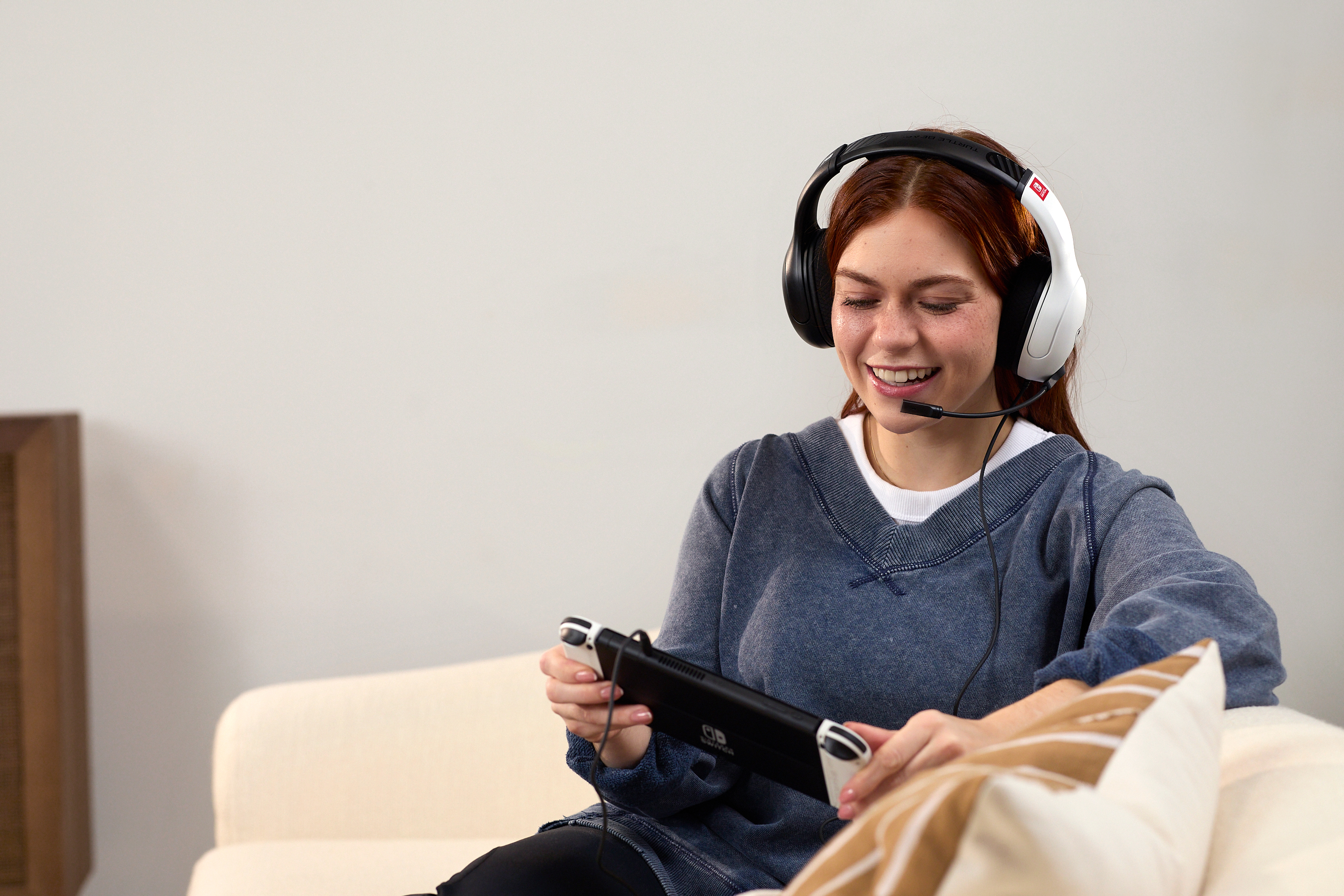 Turtle Beach Airlite Fit Black and White Wired Gaming Headset with Flip-to-Mute Mic, Over-Ear Premium Comfort and 40mm Speakers. Officially Licensed for Nintendo Switch