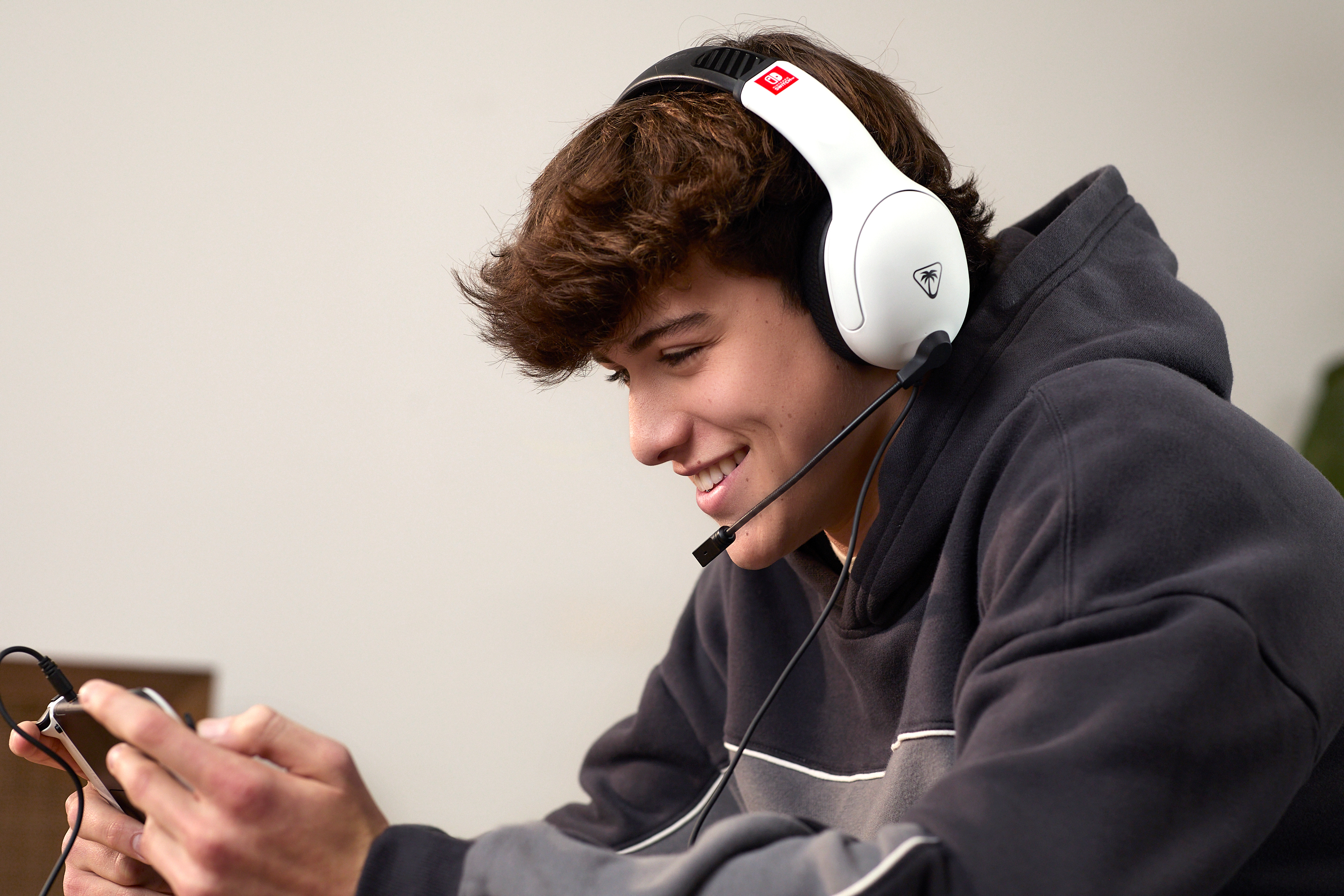 Turtle Beach Airlite Fit Black and White Wired Gaming Headset with Flip-to-Mute Mic, Over-Ear Premium Comfort and 40mm Speakers. Officially Licensed for Nintendo Switch