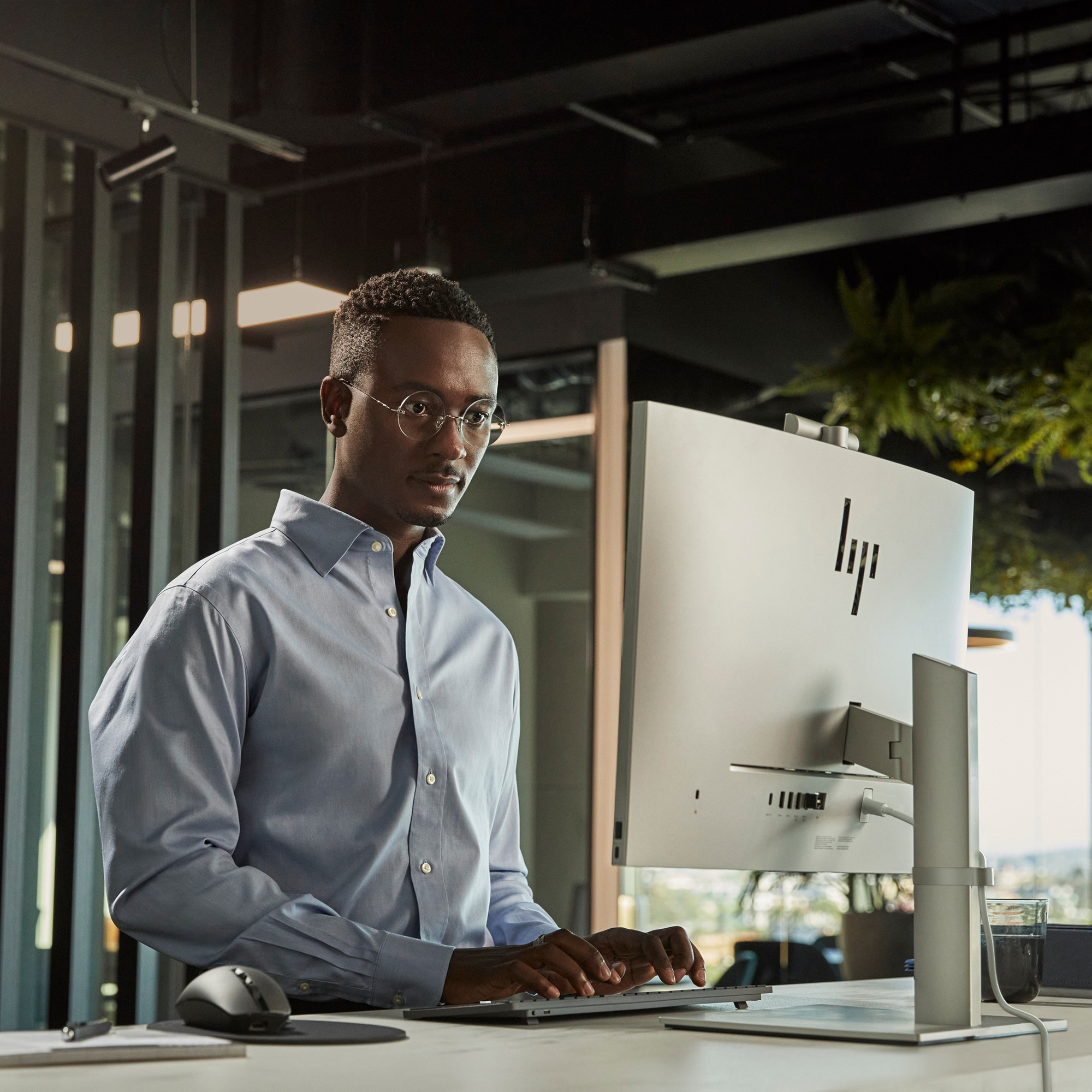 HP EliteOne 870 G9 - All-in-One (Komplettl�sung) - Core i7 i7-14700 / 2.1 GHz - vPro - RAM 16 GB - SSD 512 GB - NVMe - UHD Graphics 770 - 1GbE, Wi-Fi 6E, Bluetooth 5.3 - WLAN: 802.11a/b/g/n/ac/ax (Wi-Fi 6E)