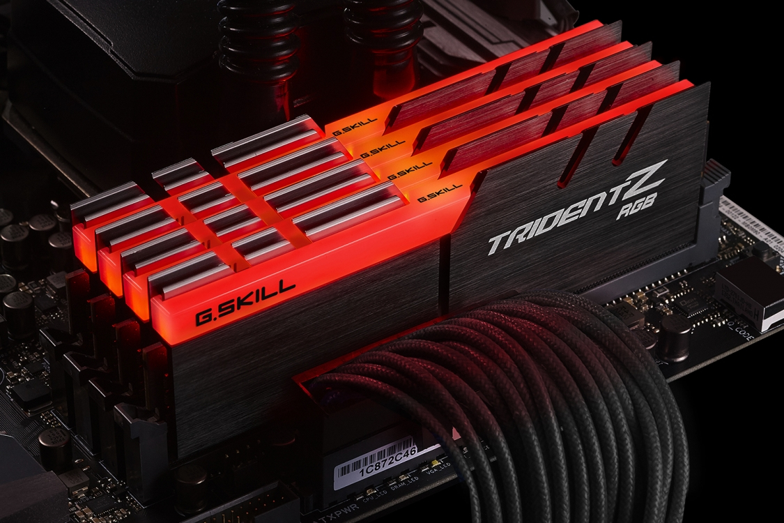 G.skill DDR4-2666C18Q-32GTZR - PCパーツ