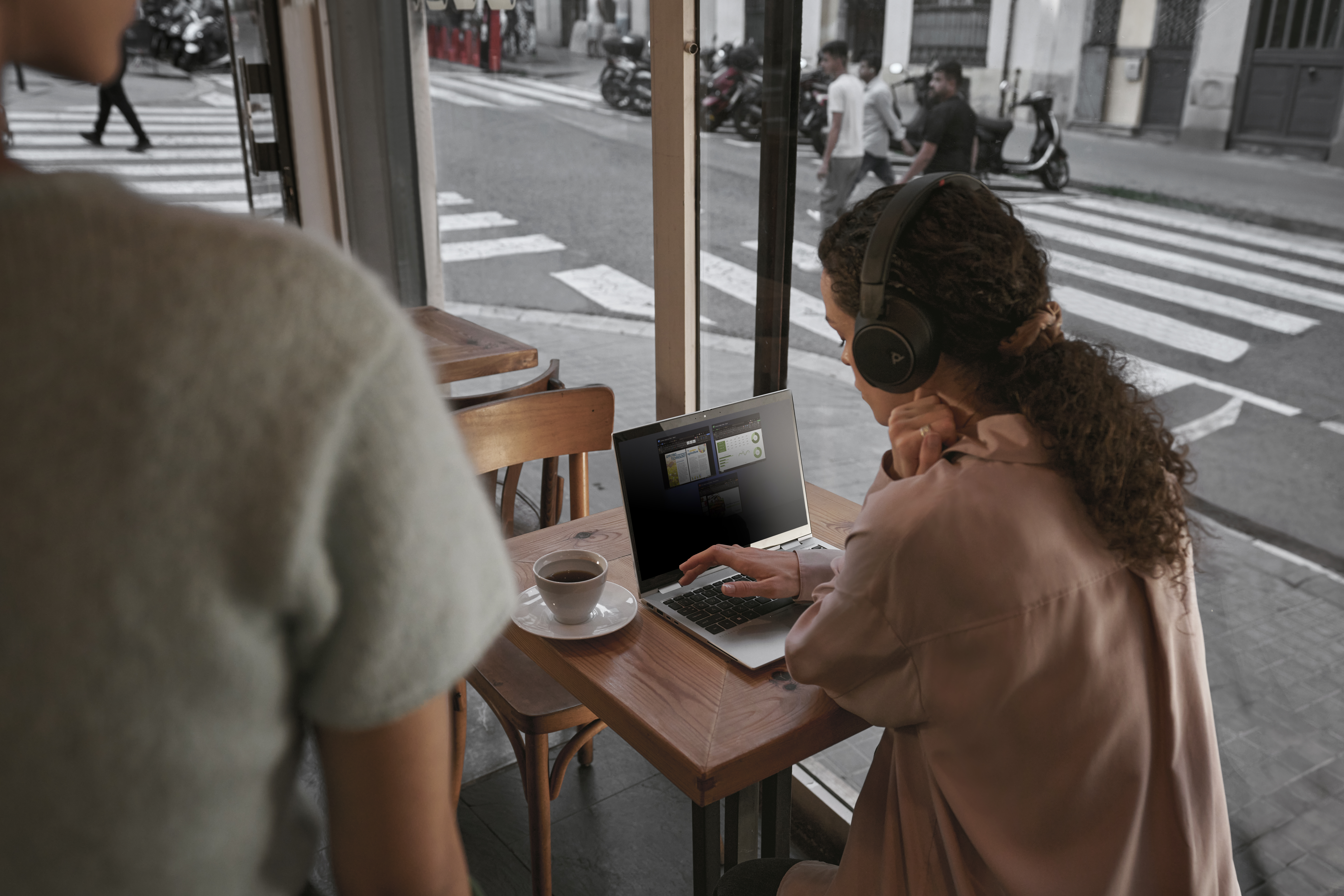 HP EliteBook 6 G1a AMD Ryzen AI 5 340 - Notebook - 4,8 GHz