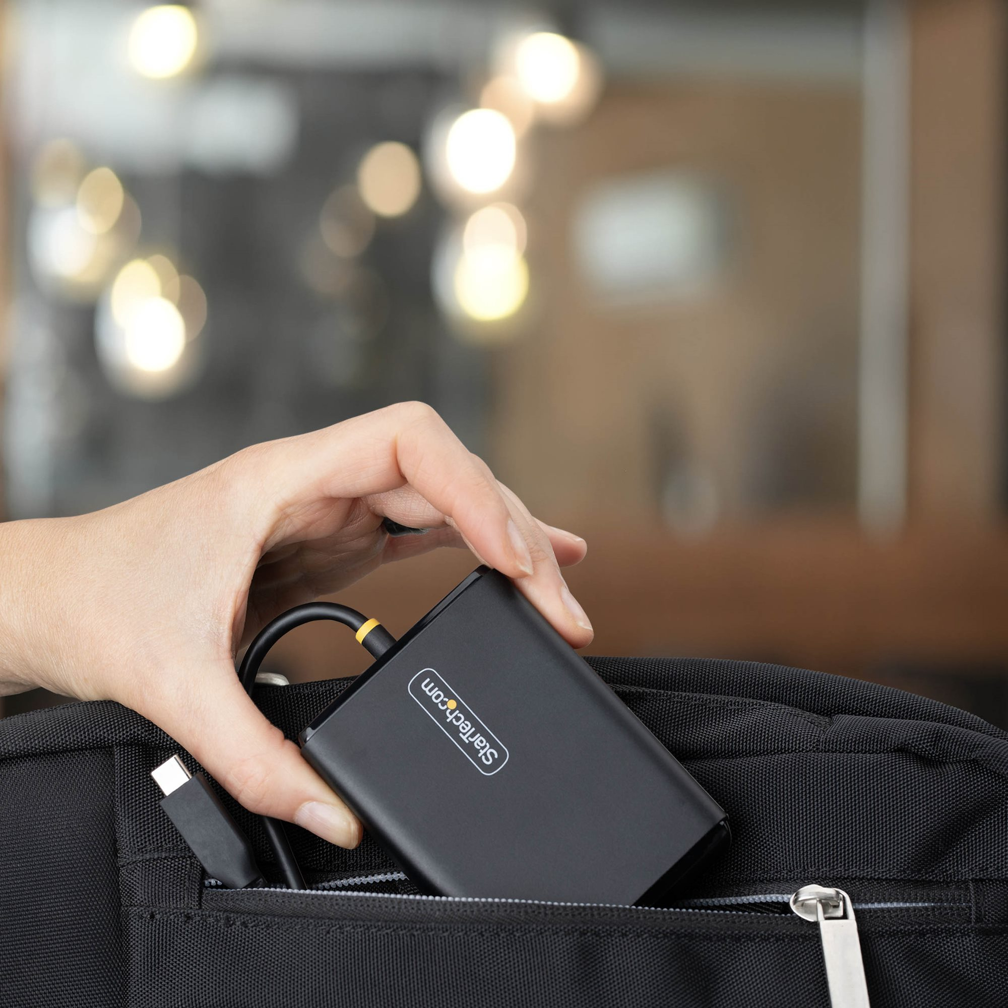StarTech.com 1100LE-USB-C-CHARGER adaptador e inversor de corriente Interior 100 W Negro