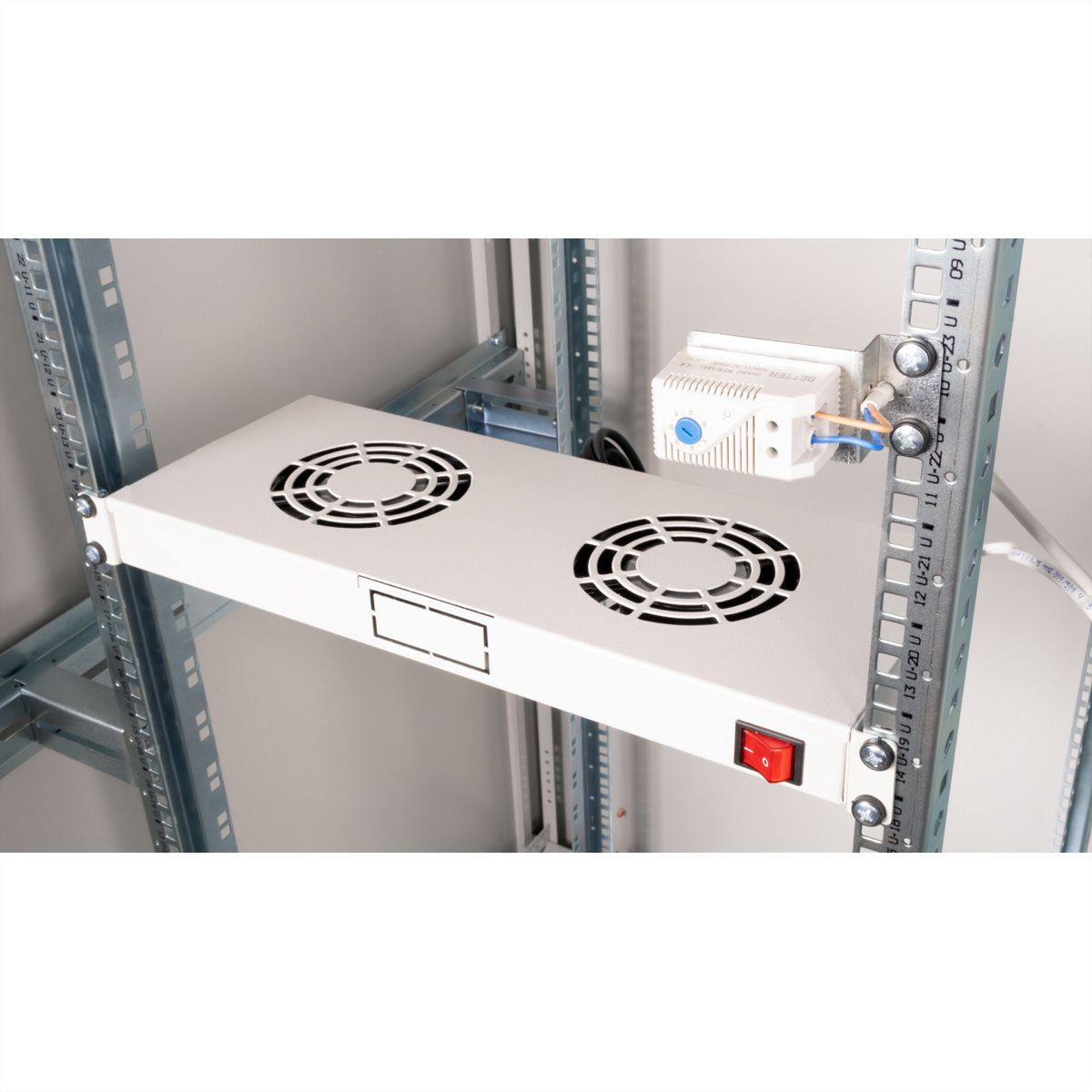 ROLINE Rack-L�fter - 2 L�fter mit Thermostat - auf Dach montierbar - RAL 7035, Hellgrau - 48.3 cm (19)