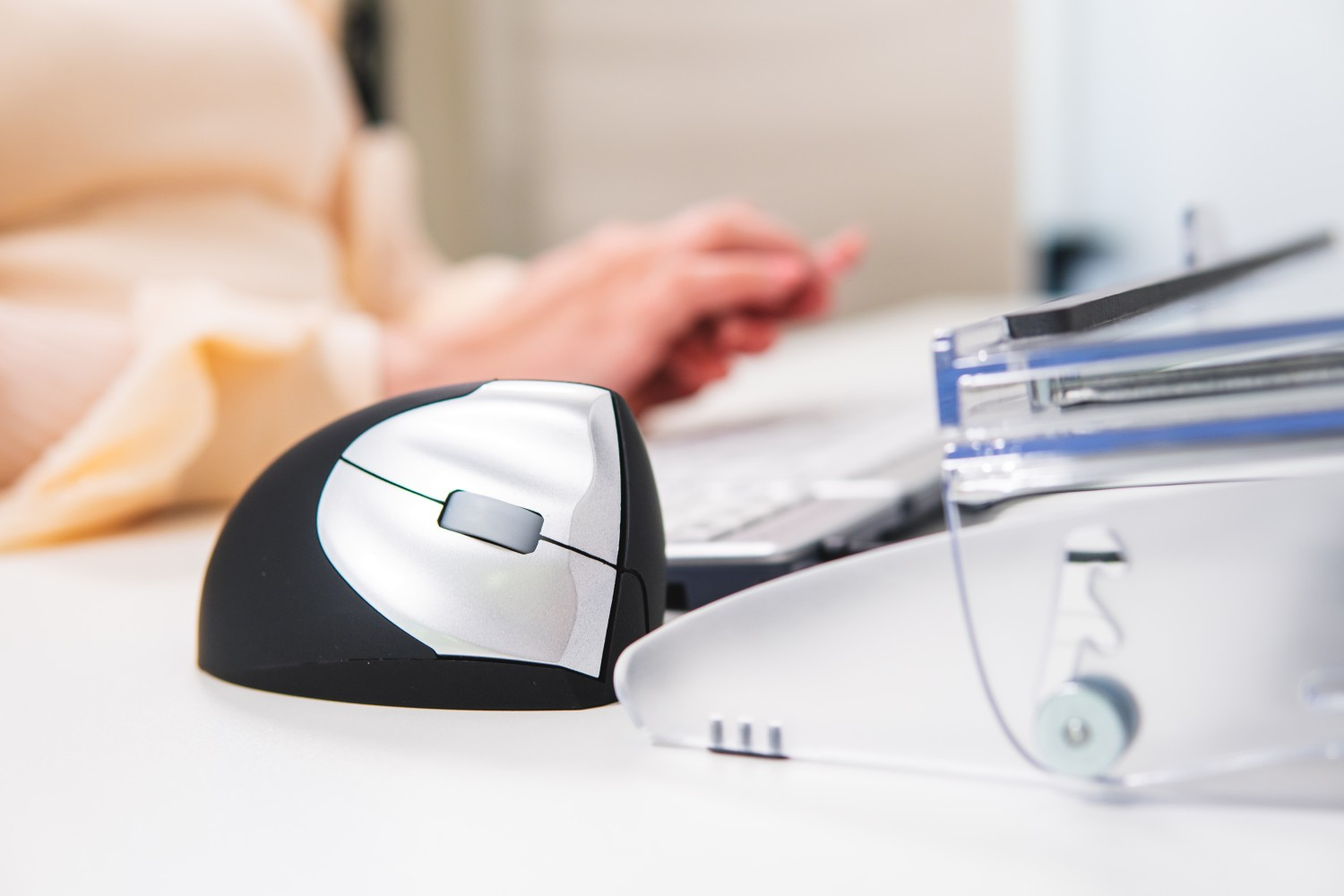 Bakker HandShake Mouse Left Wireless - Maus - 3.200 dpi