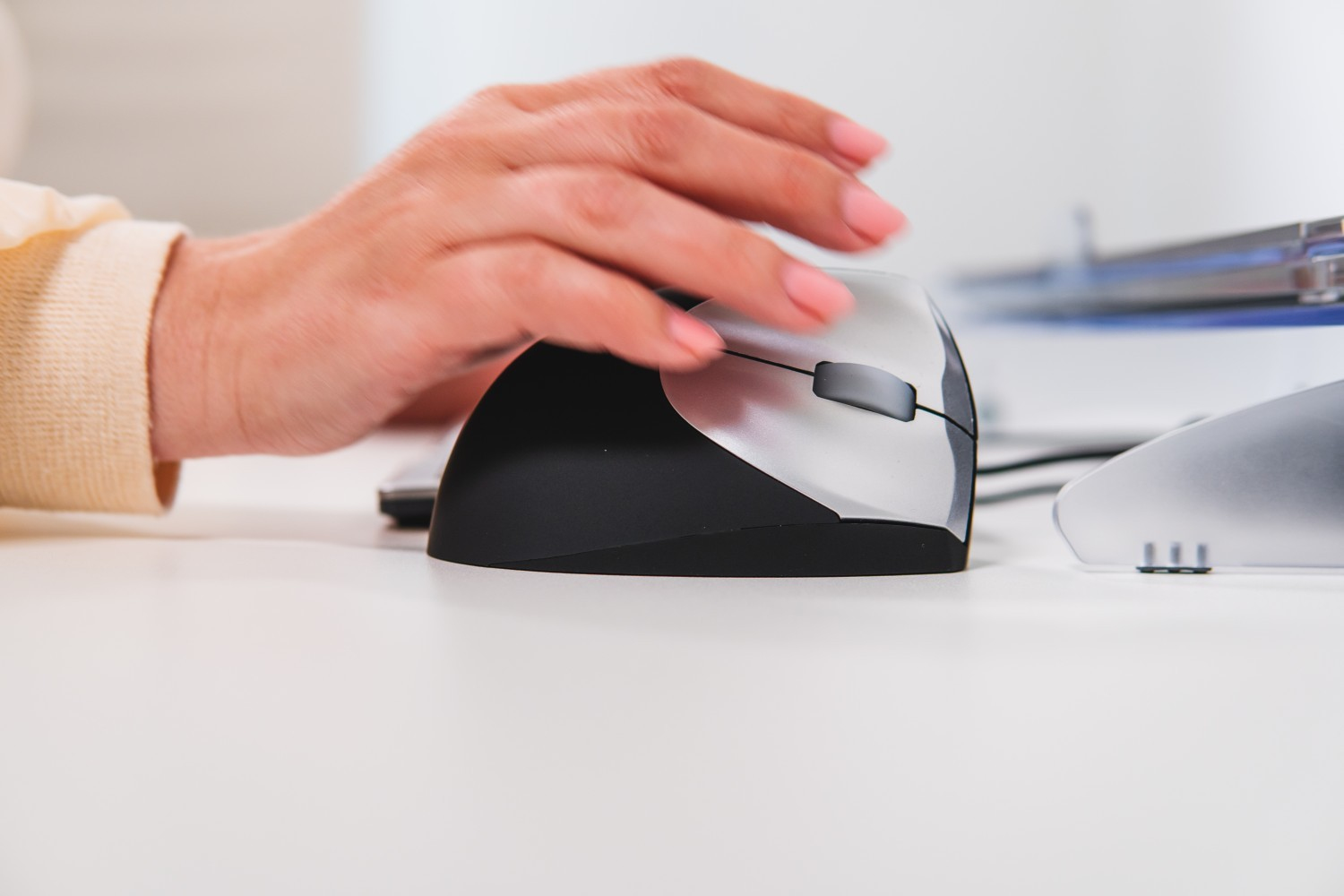 Bakker HandShake Mouse Left Wireless - Maus - 3.200 dpi