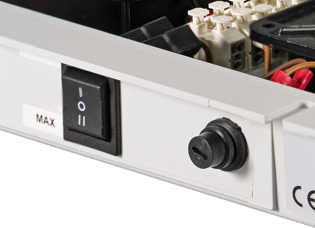 EFB Elektronik EFB-Elektronik PRO - Rack-Lftereinsatz - mit 4 Lfter, Thermostat
