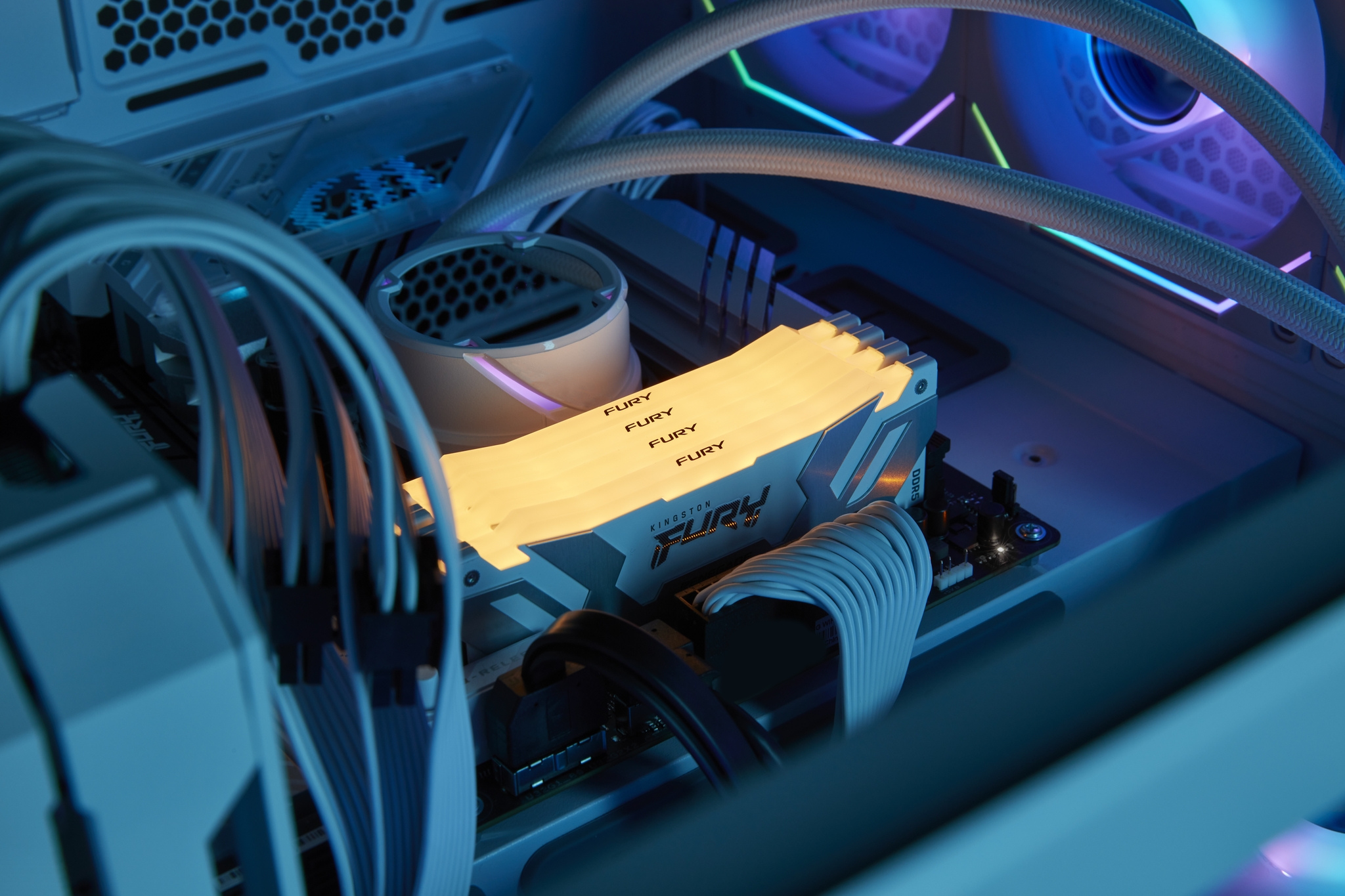 Kingston 32GB DDR5-6400MT/s CL32 DIMM FURY RGB XM