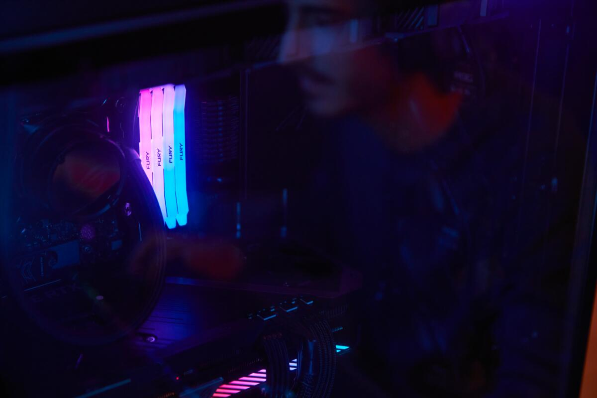 Kingston 32GB DDR5-6400MT/s CL32 DIMM FURY RGB XM