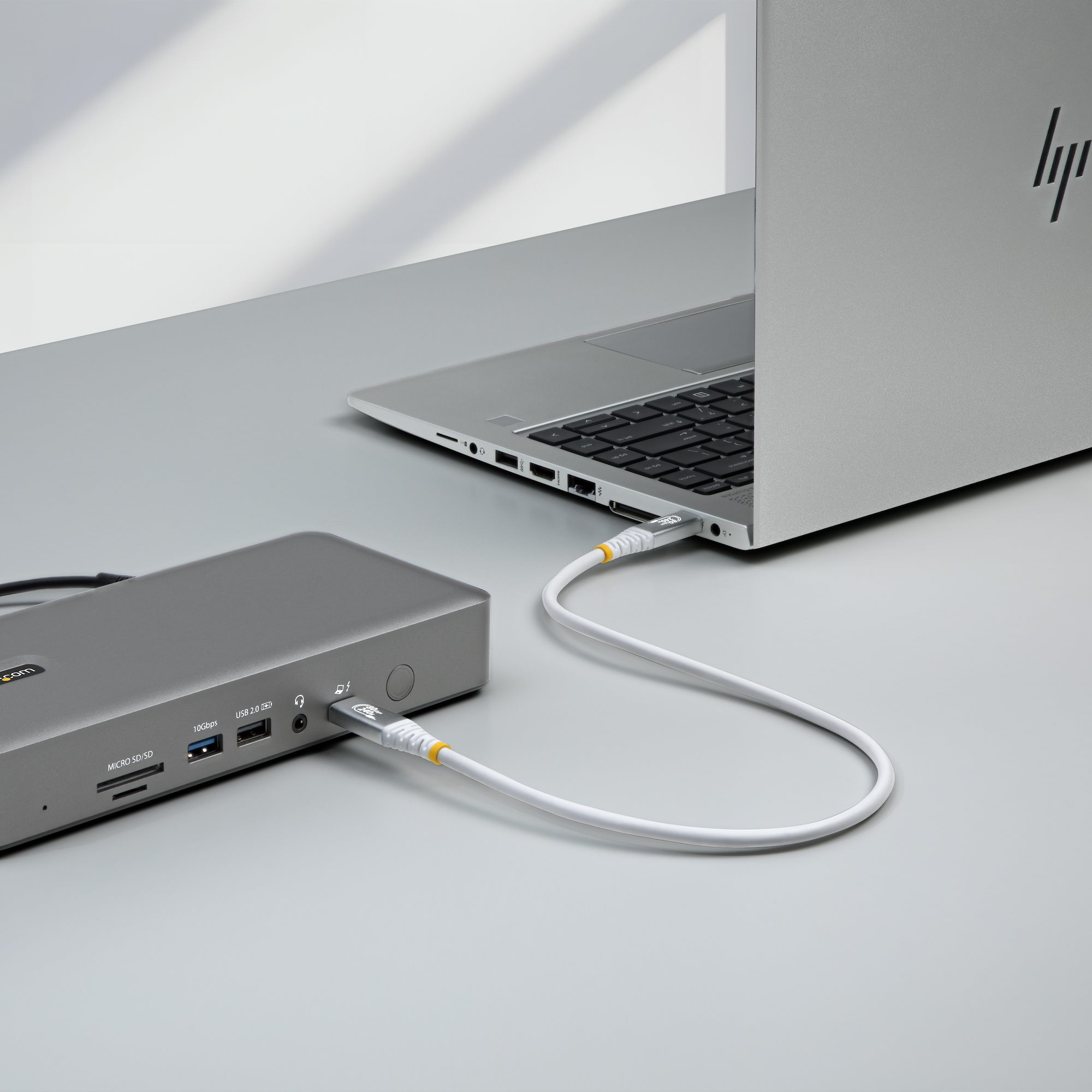 StarTech.com Cavo USB4 da 50cm, Cavo USB-C Certificato USB-IF, 80Gbps, PD240W, 8K120Hz / 4K240Hz DP2.1 DP80, Cavetto Tipo-C Compatibile Thunderbolt 4; Bianco