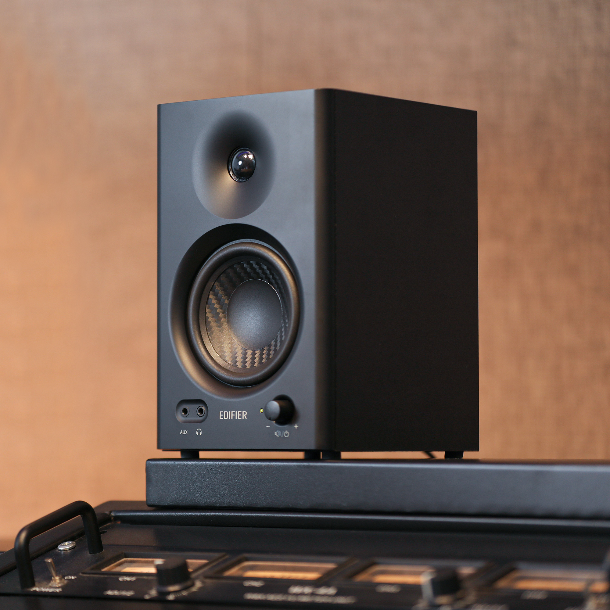 Edifier - MR4, our studio monitor speaker with 42W RMS