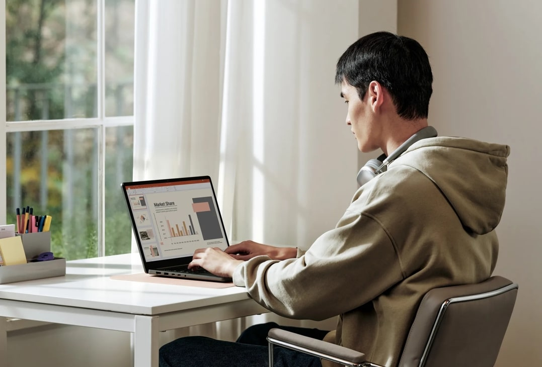 LG Gram 15U50T Intel� Core i5 i5-1334U Computer portatile 39,6 cm (15.6) Full HD 16 GB DDR4-SDRAM 512 GB SSD Wi-Fi 6 (802.11ax) Windows 11 Home Argento