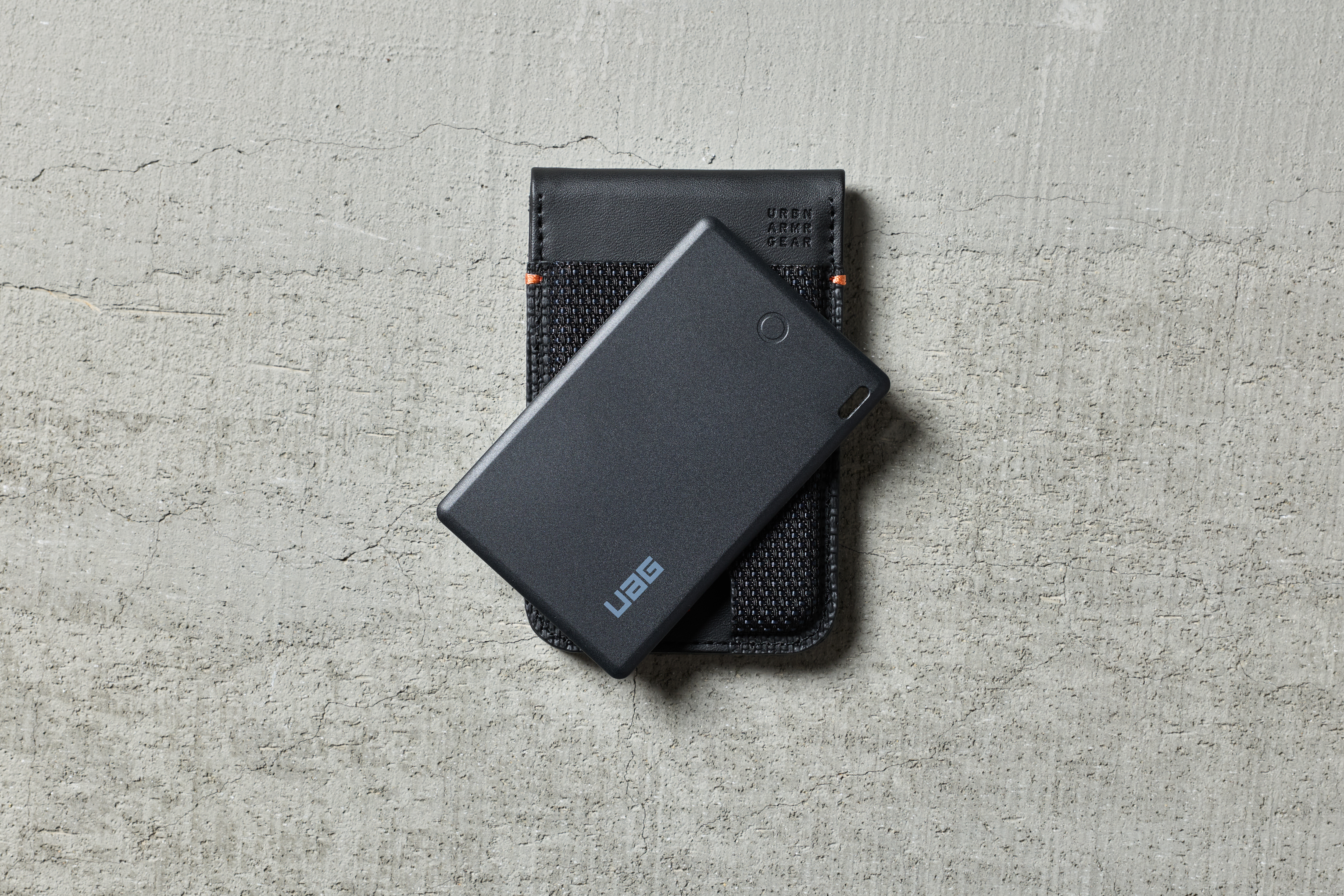 Urban Armor Gear 964447113940 wallet/card case/travel document holder Black