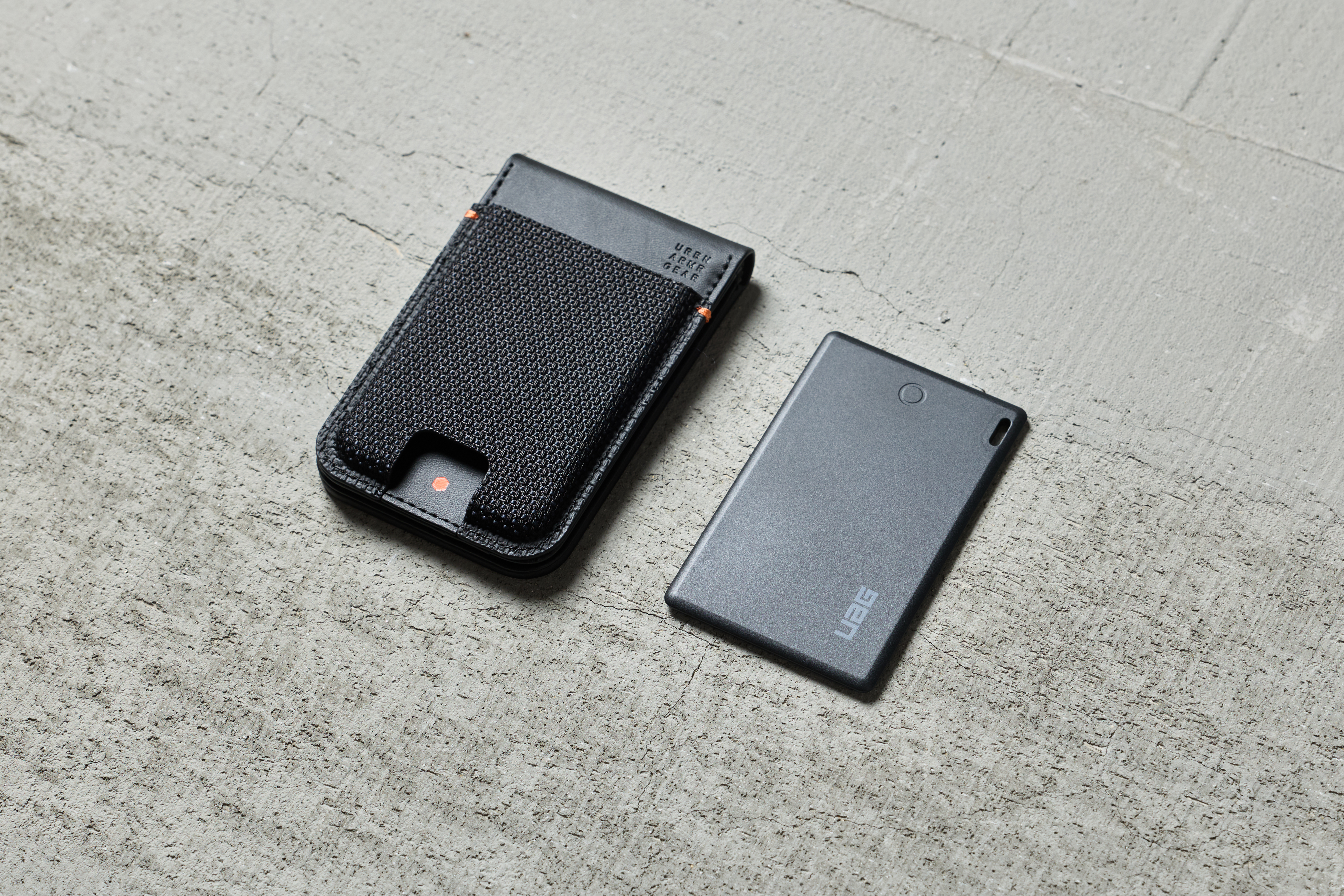 Urban Armor Gear 964447113940 wallet/card case/travel document holder Black