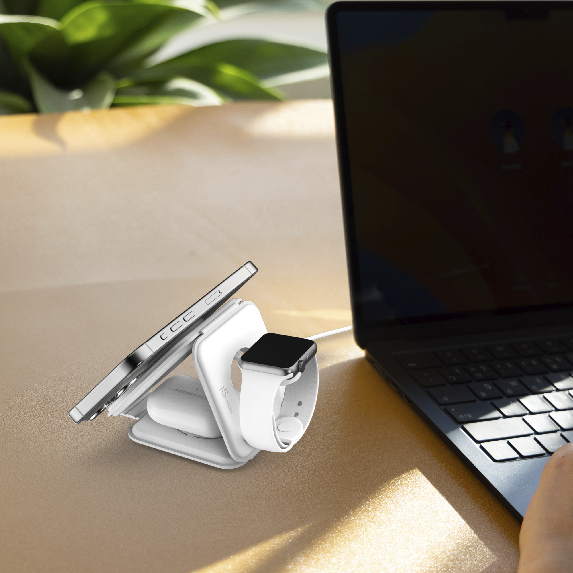 j5create JUPW3415 Cuffie, Smartphone, Orologio intelligente Bianco USB Carica wireless Ricarica rapida Interno