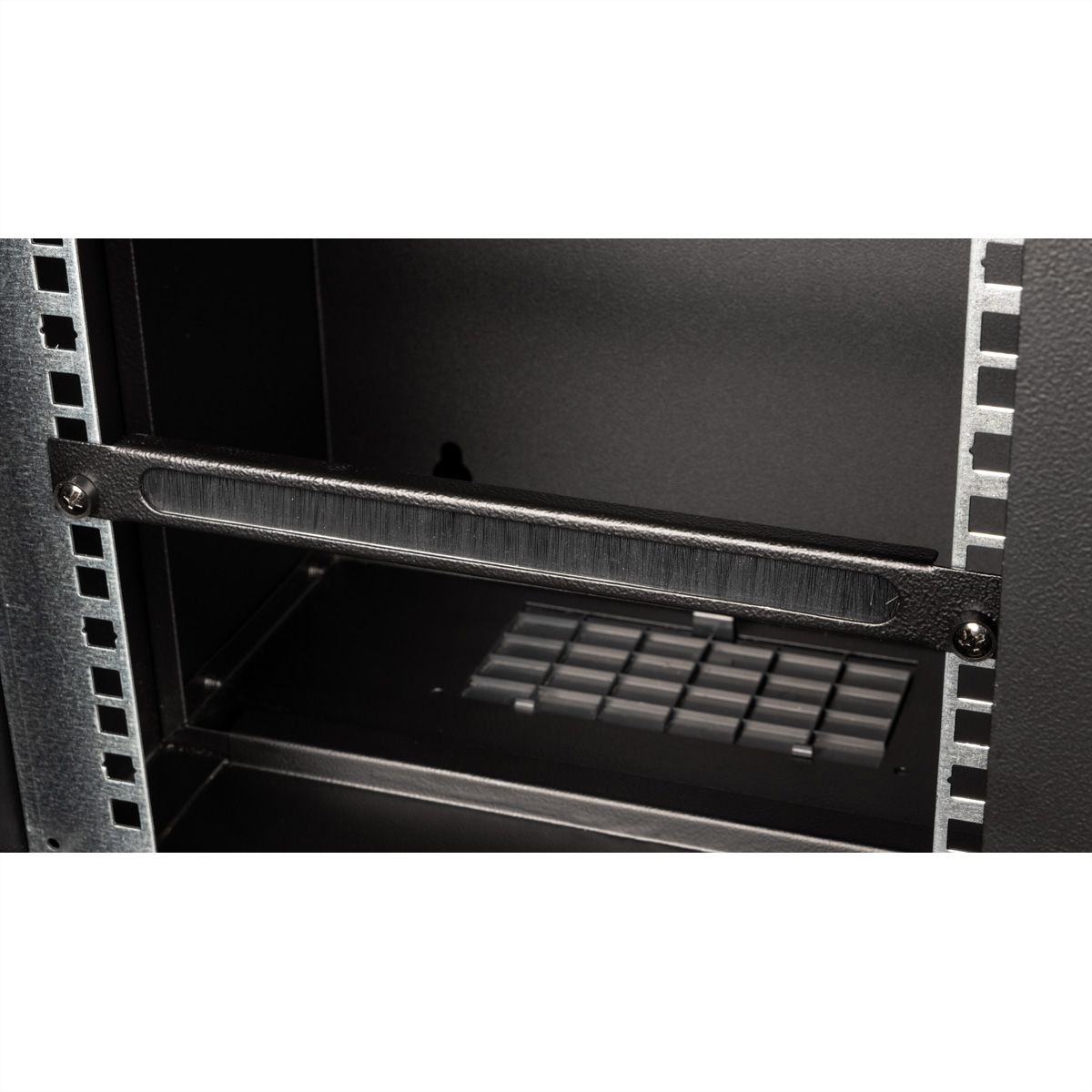 ROLINE Kabeleingangsplatte f�r Rack - mit B�rstenstreifen - Jet Black, RAL 9005 - 0.5U - 25.4 cm (10)