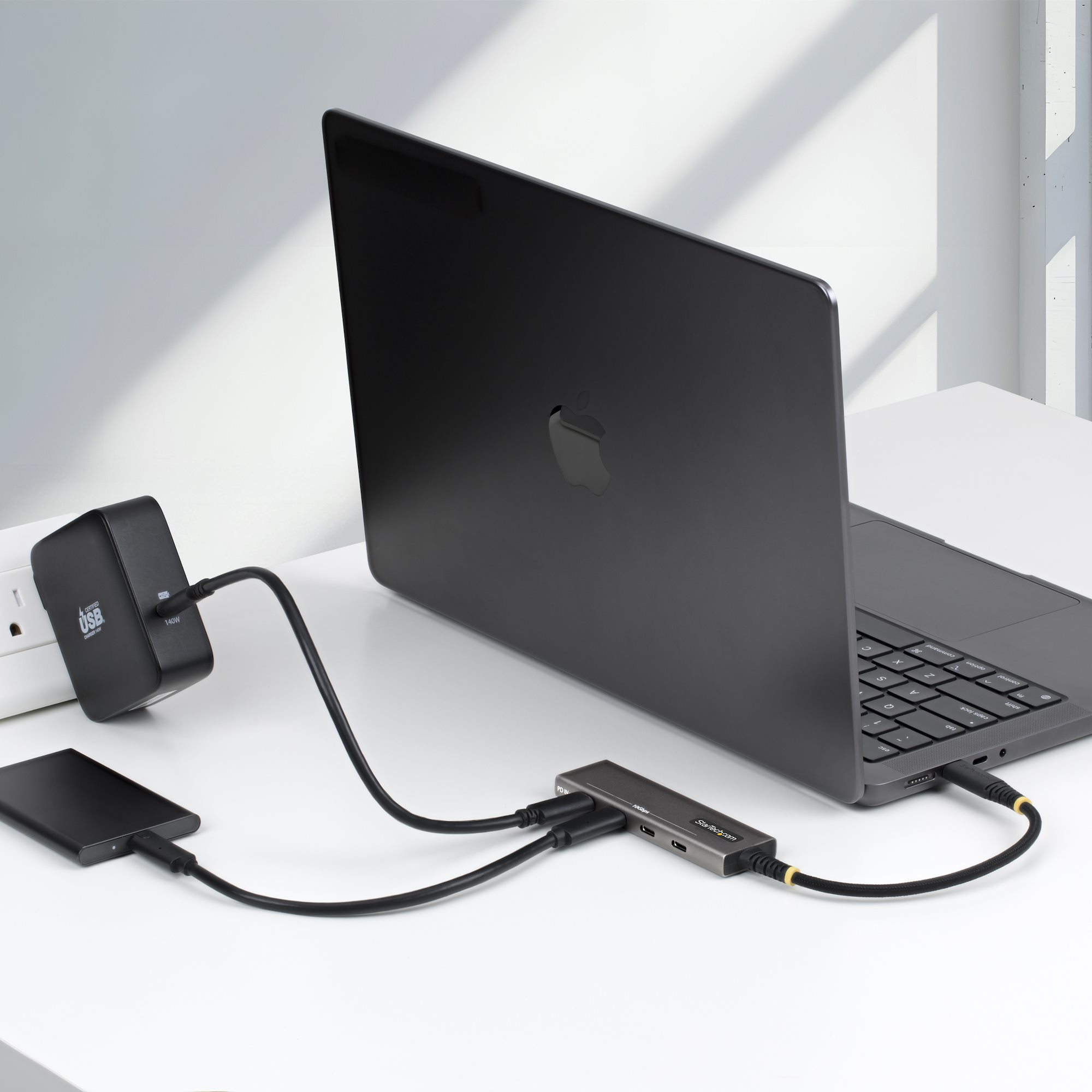 StarTech.com Startech - Hub - 4-port, 10 Gbps, 100 W PD charging, overcurrent protection, PCR aluminum - 3 x USB-C 3.2 Gen 2 + 1 x USB-C 3.2 Gen 2 (Stromversorgung)