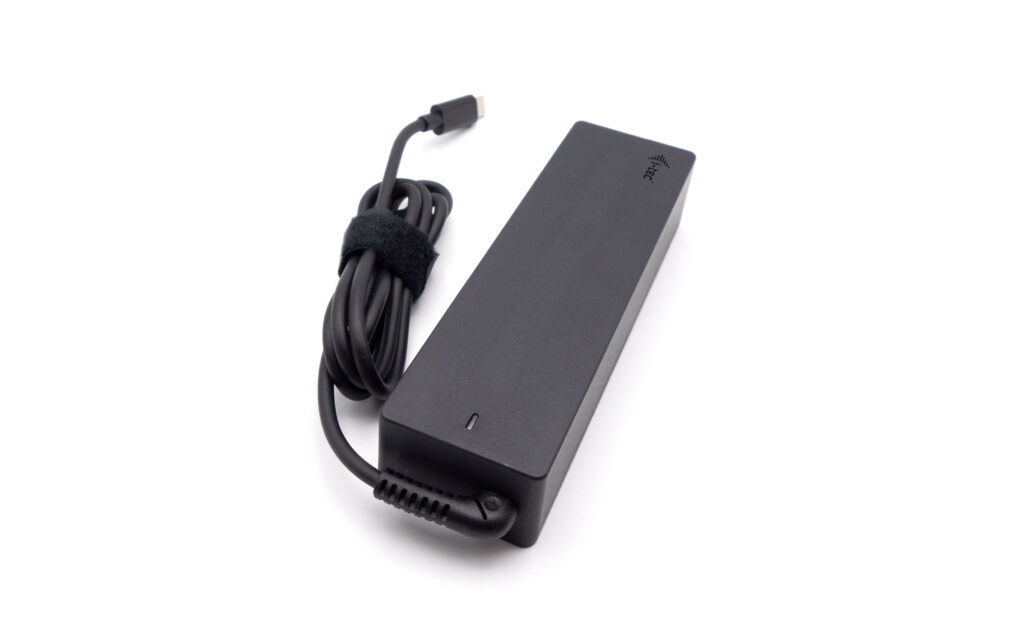 i-tec Metal SB-C Ergonomic 4K 3x Display Docking Station with Power Delivery 85 W + Universal Charger 100 W