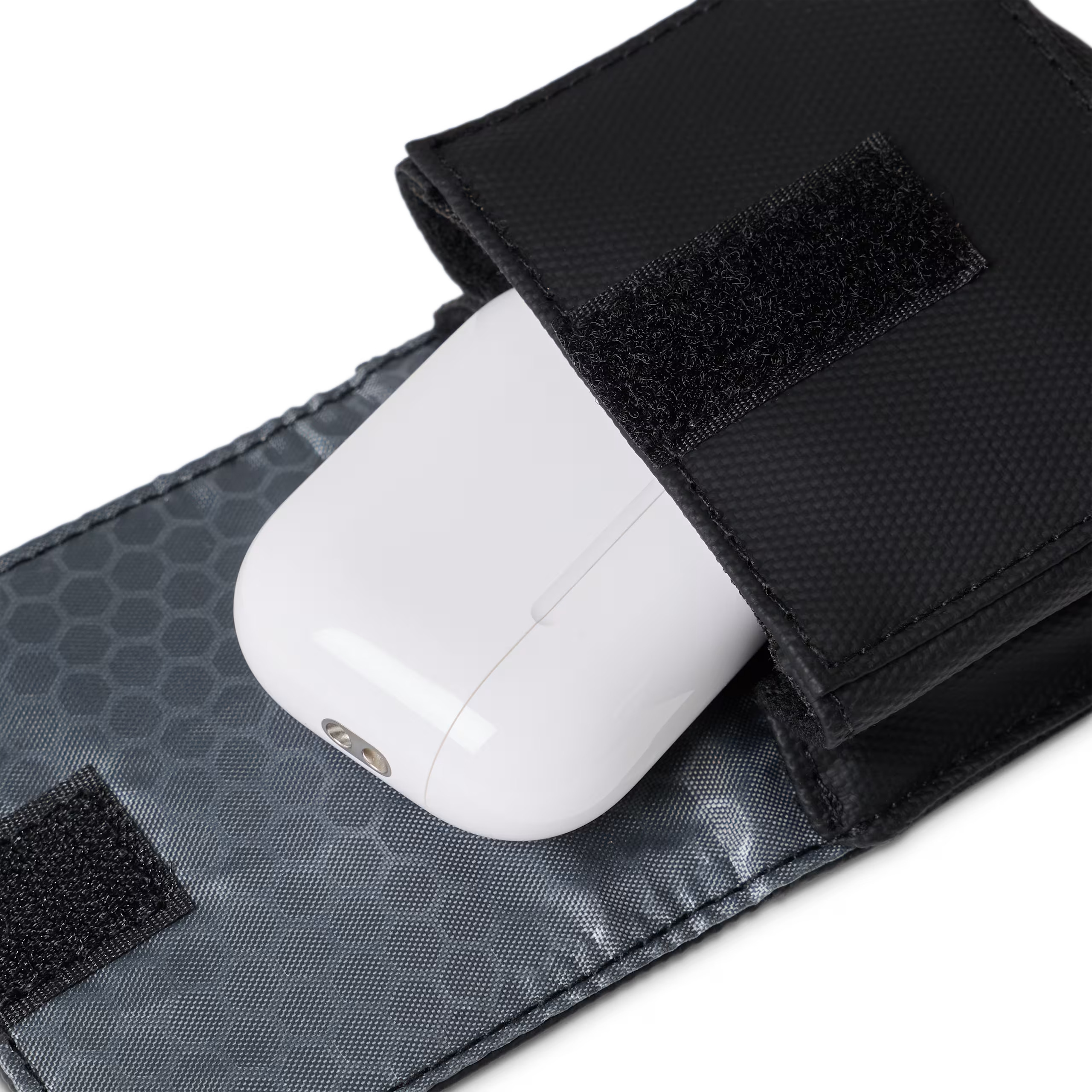 Urban Armor Gear UAG Dryout AirPods Pro 3 Rescue Pd Black Sachet � fond plat