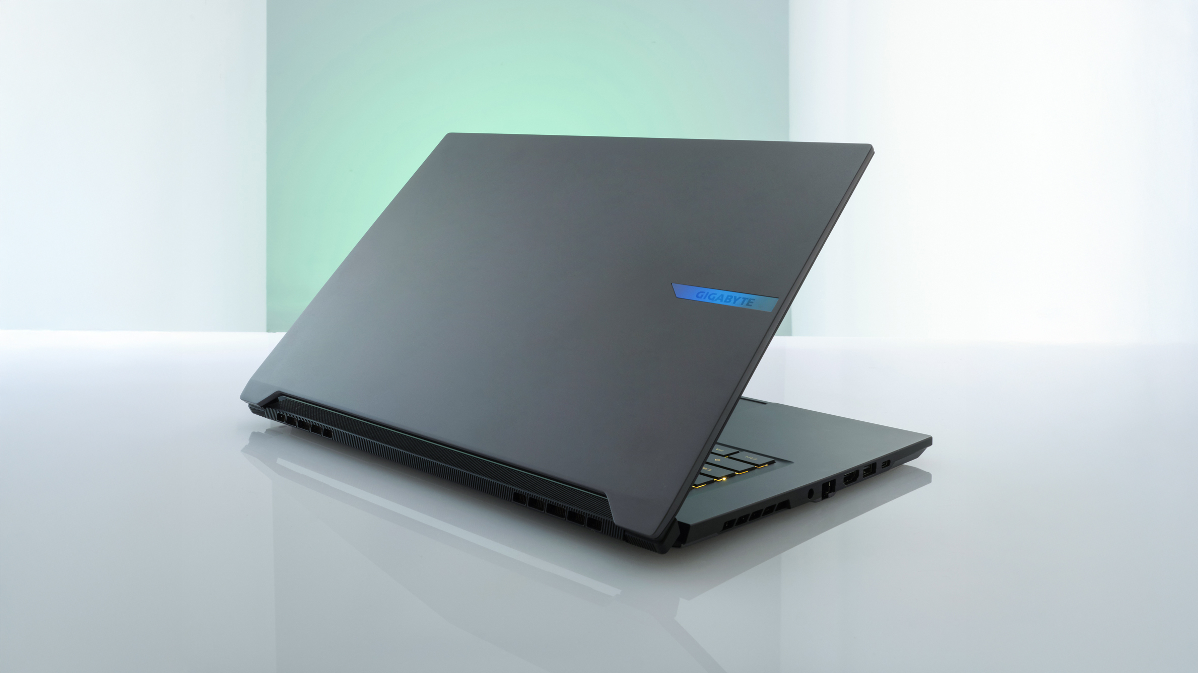 GIGABYTE AERO X16 1VH93DEC64AH ordenador portatil Copilot+ PC AMD Ryzen AI 7 350 Port�til 40,6 cm (16) WQXGA 32 GB DDR5-SDRAM 1 TB SSD NVIDIA GeForce RTX 5060 Wi-Fi 6E (802.11ax) Windows 11 Home Gris