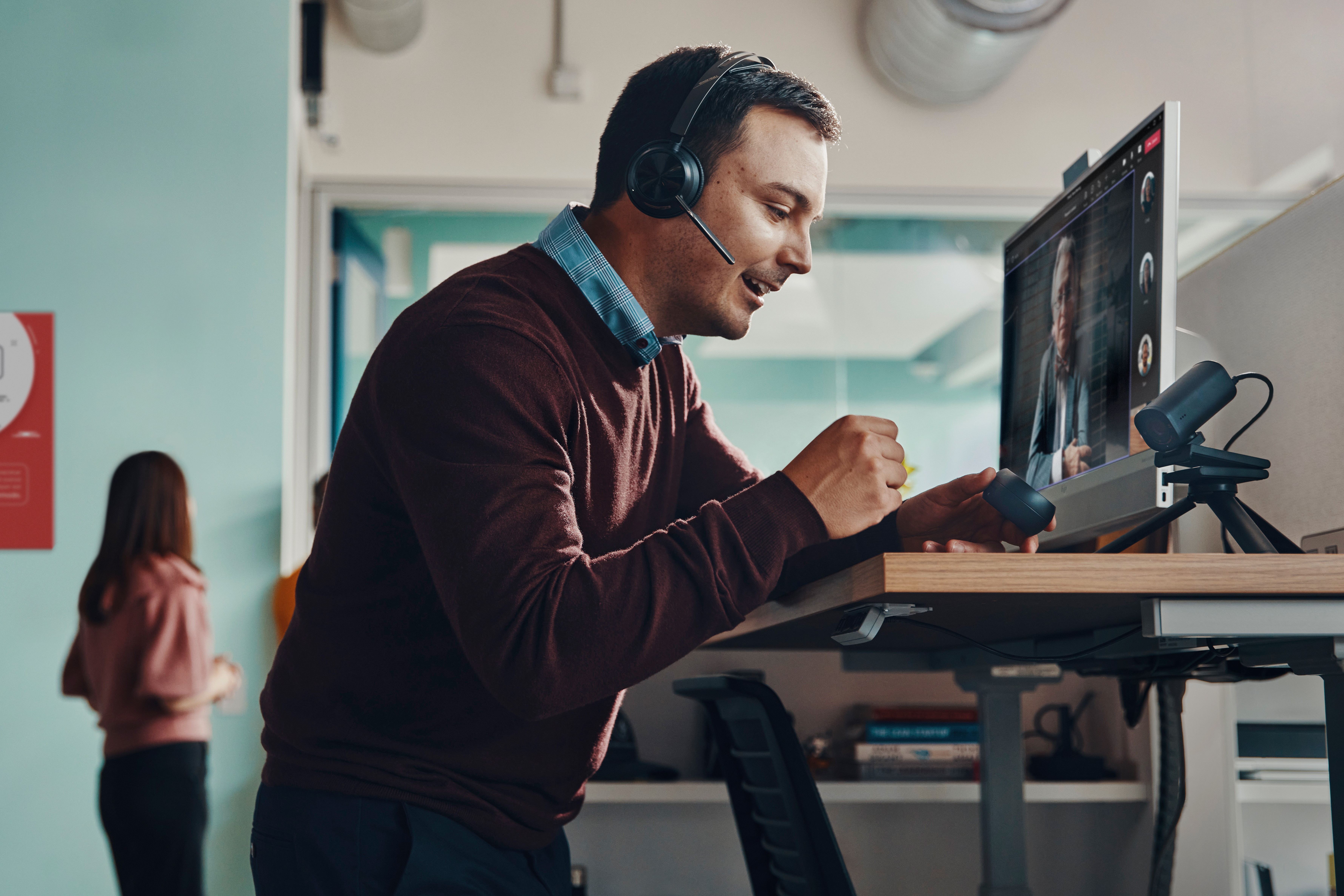 Poly Voyager Focus 2 - Headset - On-Ear - Bluetooth