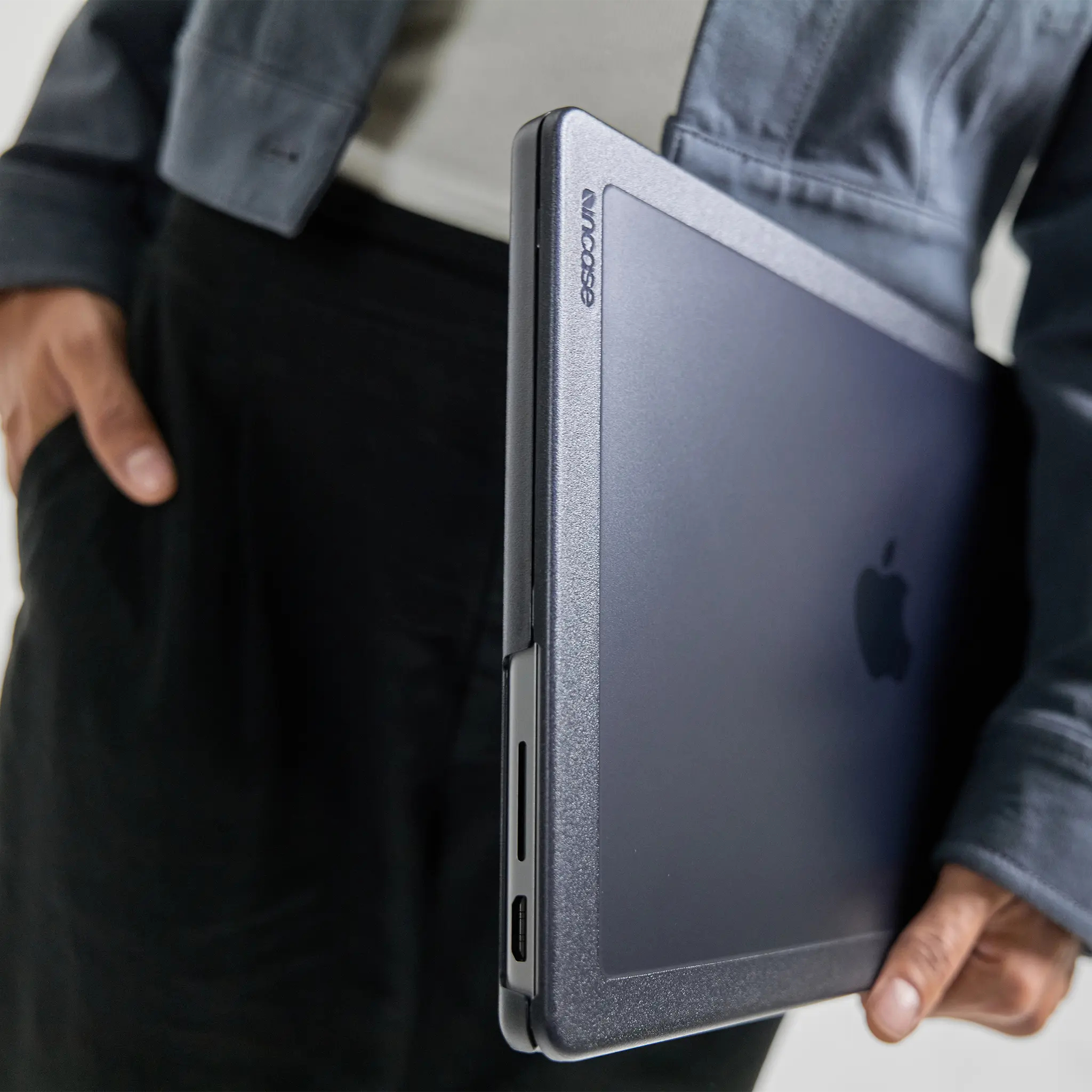 Incase Edge Hardshell Case - Apple MacBook Pro 14 2024 - 2021 - schwarz - INMB200753-BLK