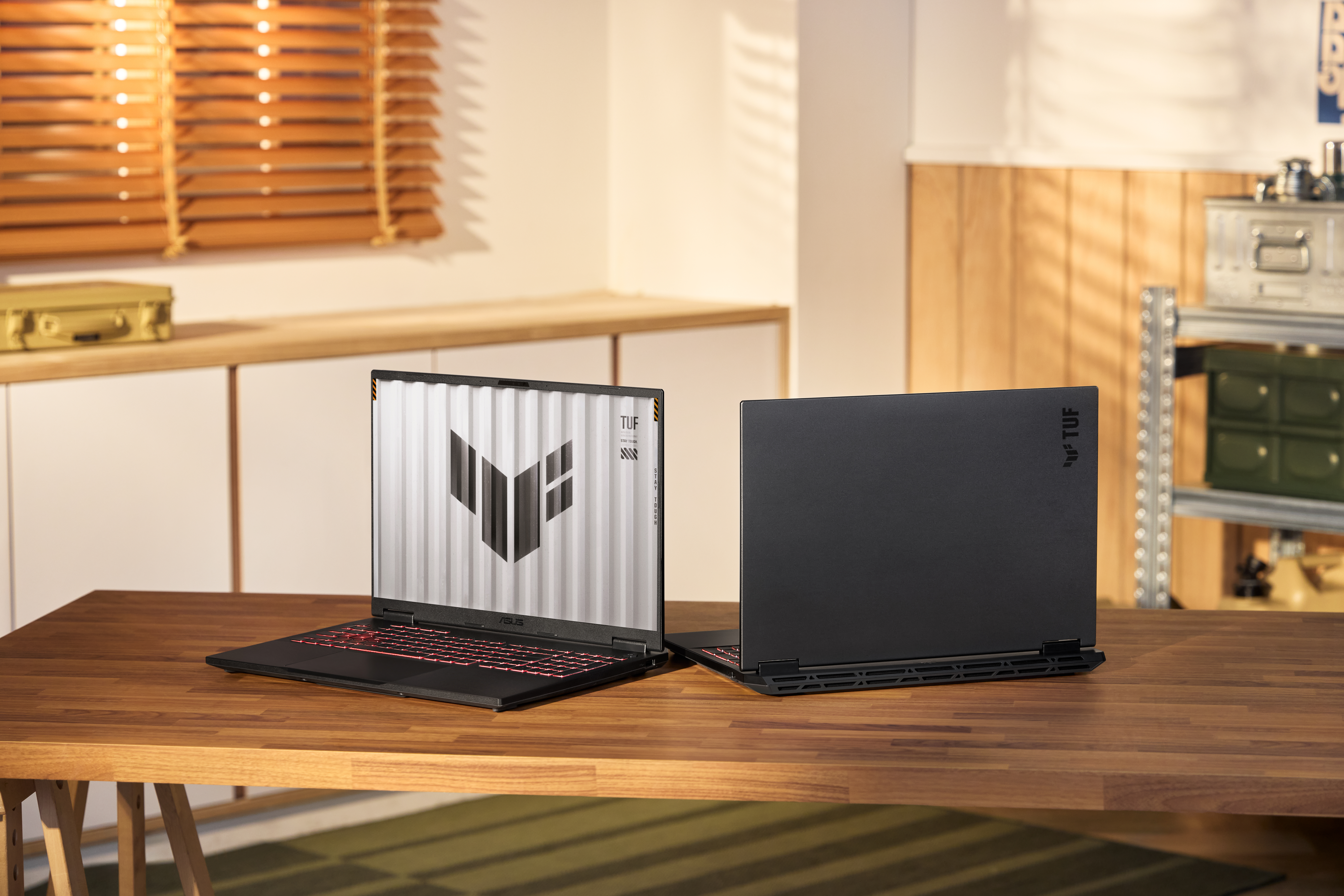 ASUS TUF Gaming A16 FA608UP-RV019W AMD Ryzen 7 260 Ordinateur portable 40,6 cm (16) WUXGA 32 Go DDR5-SDRAM 1 To SSD NVIDIA GeForce RTX 5070 Wi-Fi 6E (802.11ax) Windows 11 Home Allemand Gris