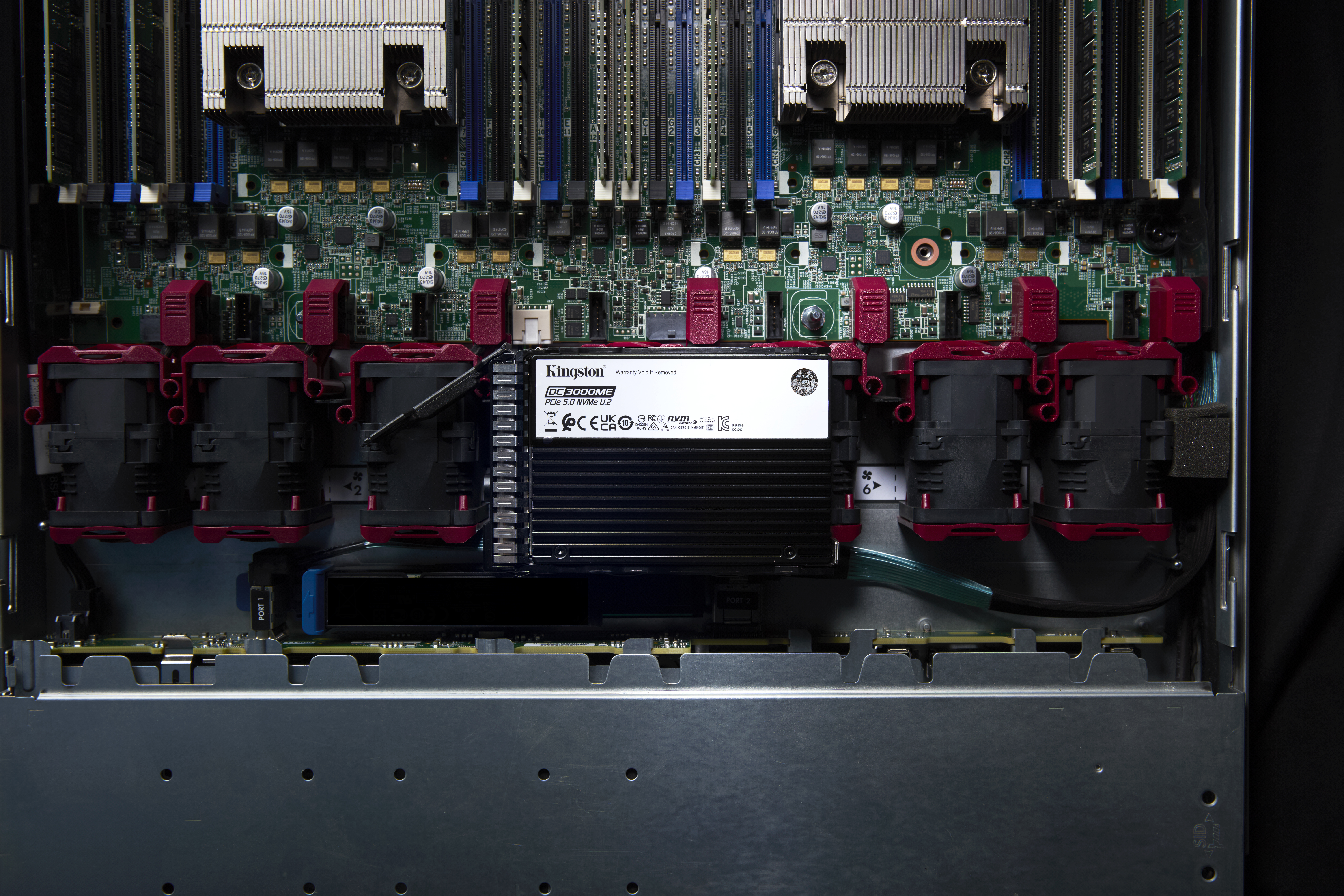 Kingston Technology 30,7TB DC3000ME U.2 PCIe 5.0 NVMe TCG Opal SSD para empresas