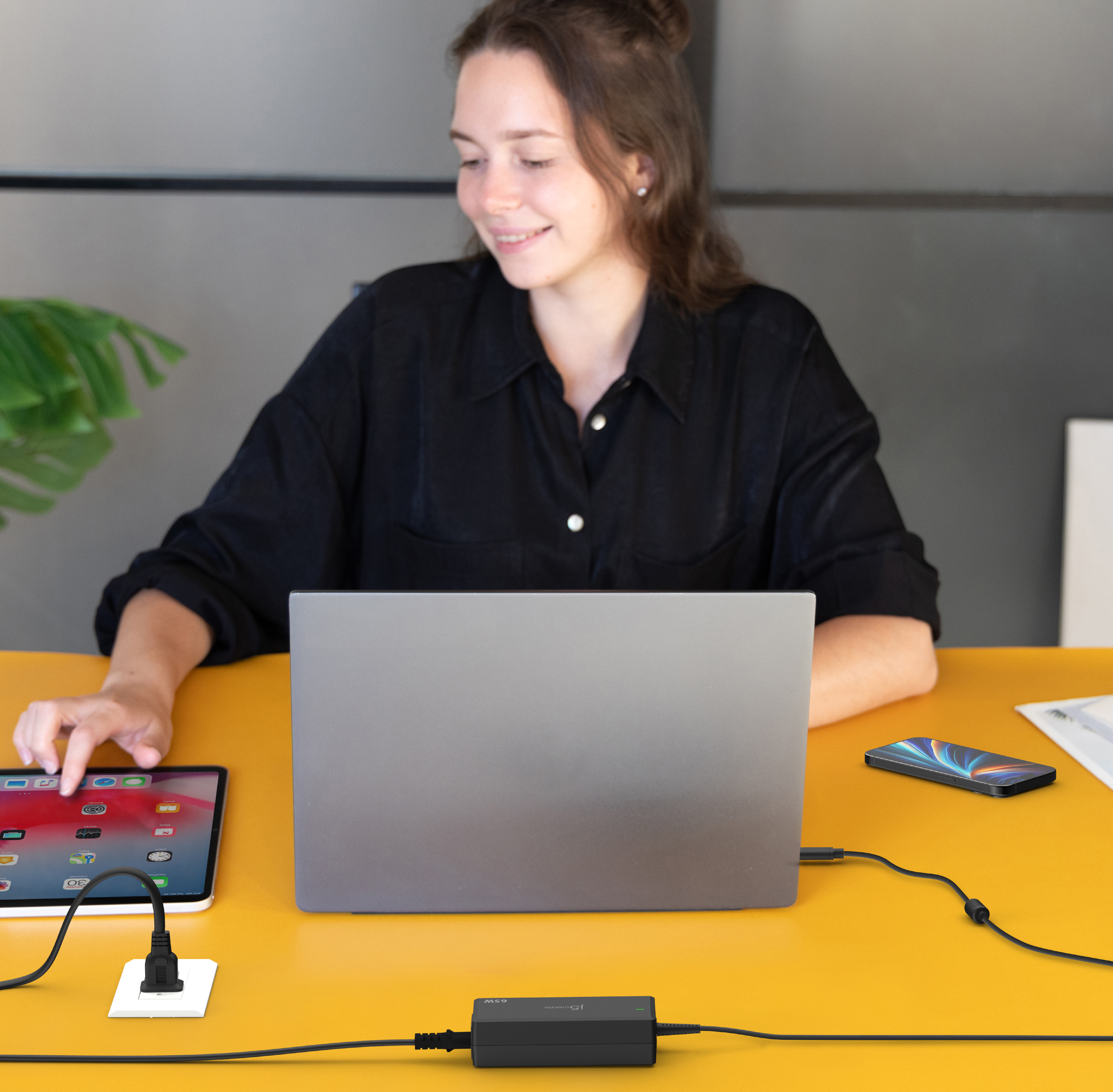 j5create Adaptador de Corriente USB-C� PD de 65W