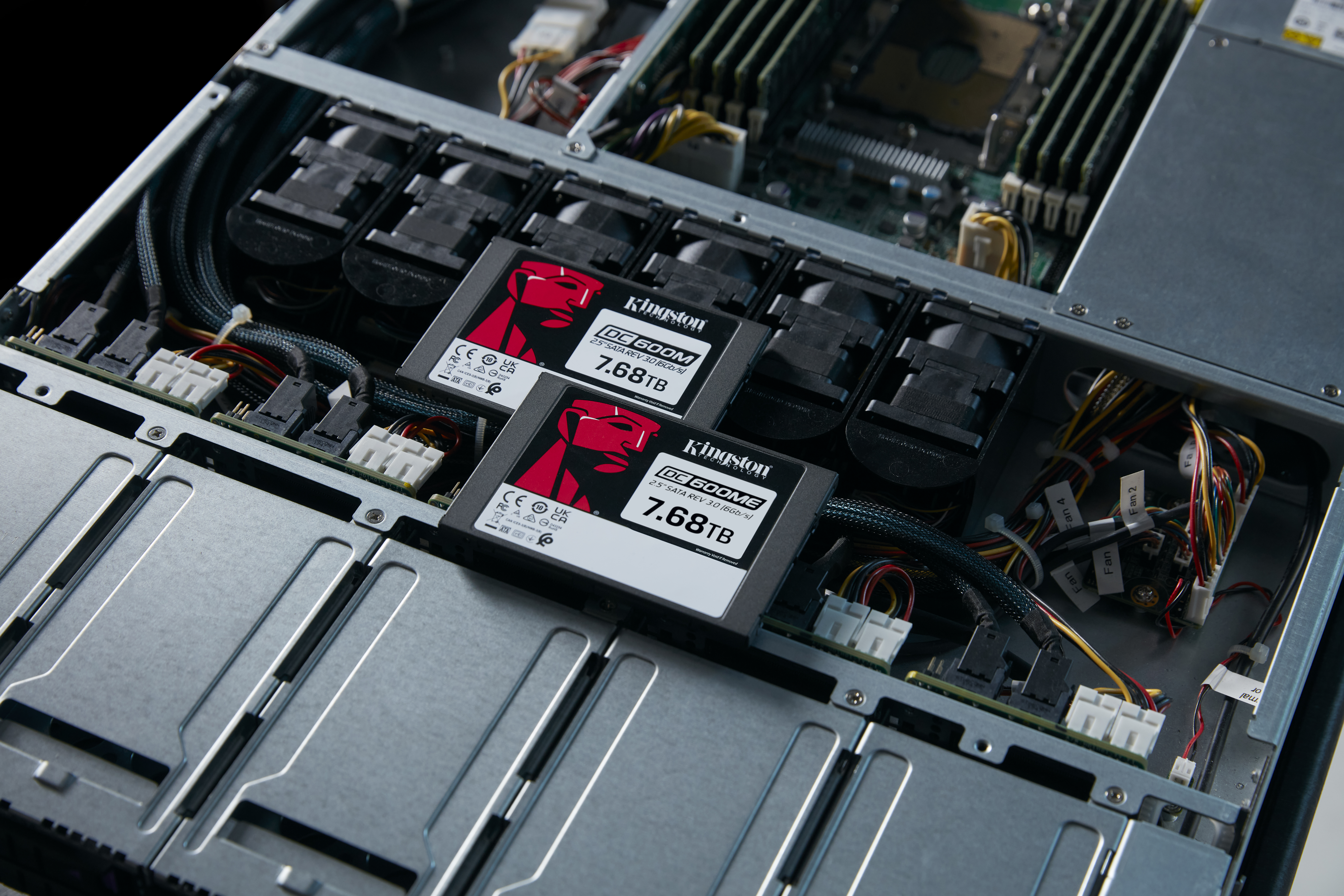 Kingston DC600ME - SSD - Mixed Use - verschlsselt - 7.68 TB - intern - 2.5 (6.4 cm)