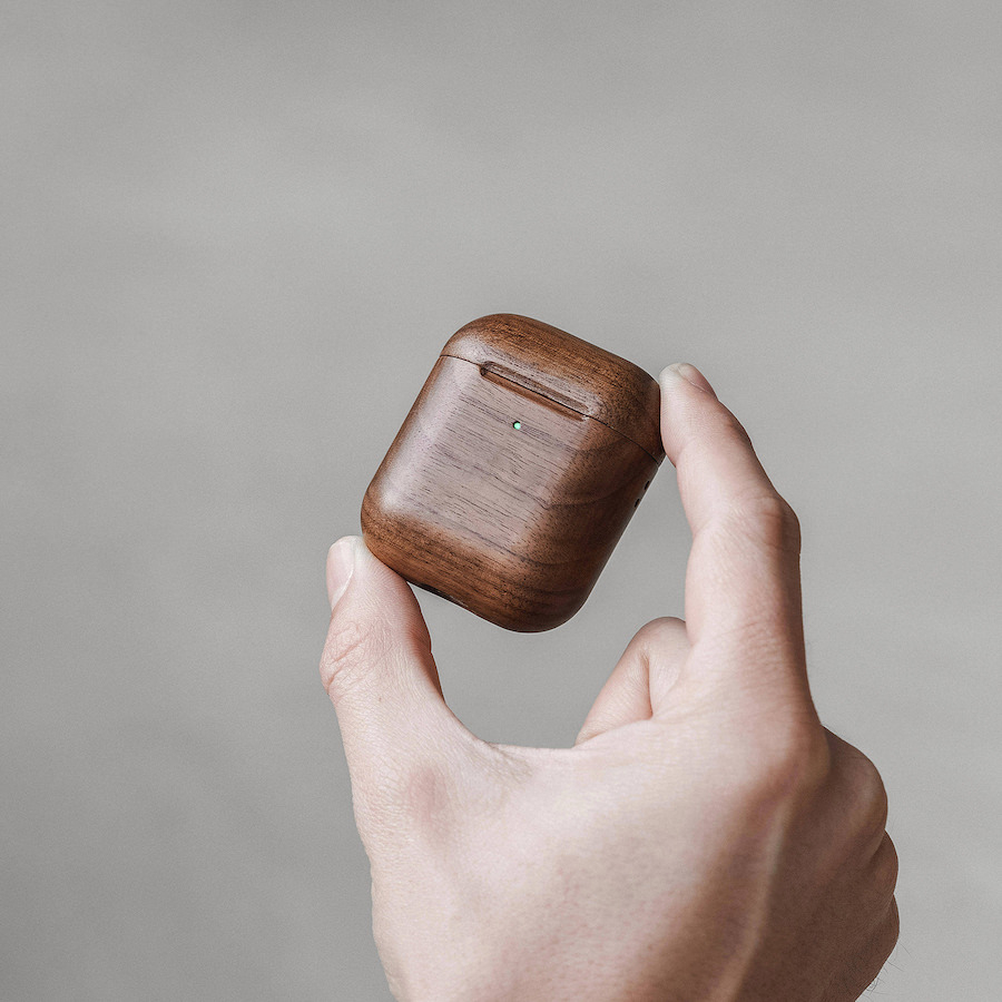 Woodcessories AirCase Schutzhlle fr Apple AirPods 1. und 2. Generation braun