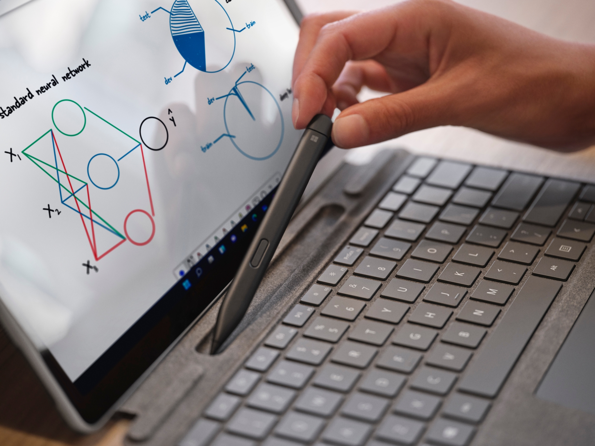 Microsoft Surface Pro Signature Keyboard with Slim Pen 2 Platinum Microsoft Cover port AZERTY French