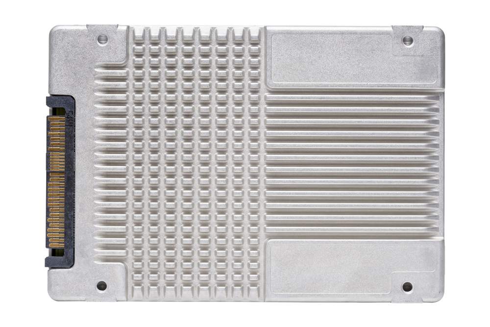 Intel DC SSDPE2KX040T807 drives allo stato solido U.2 4 TB PCI Express 3.1 TLC 3D NAND NVMe