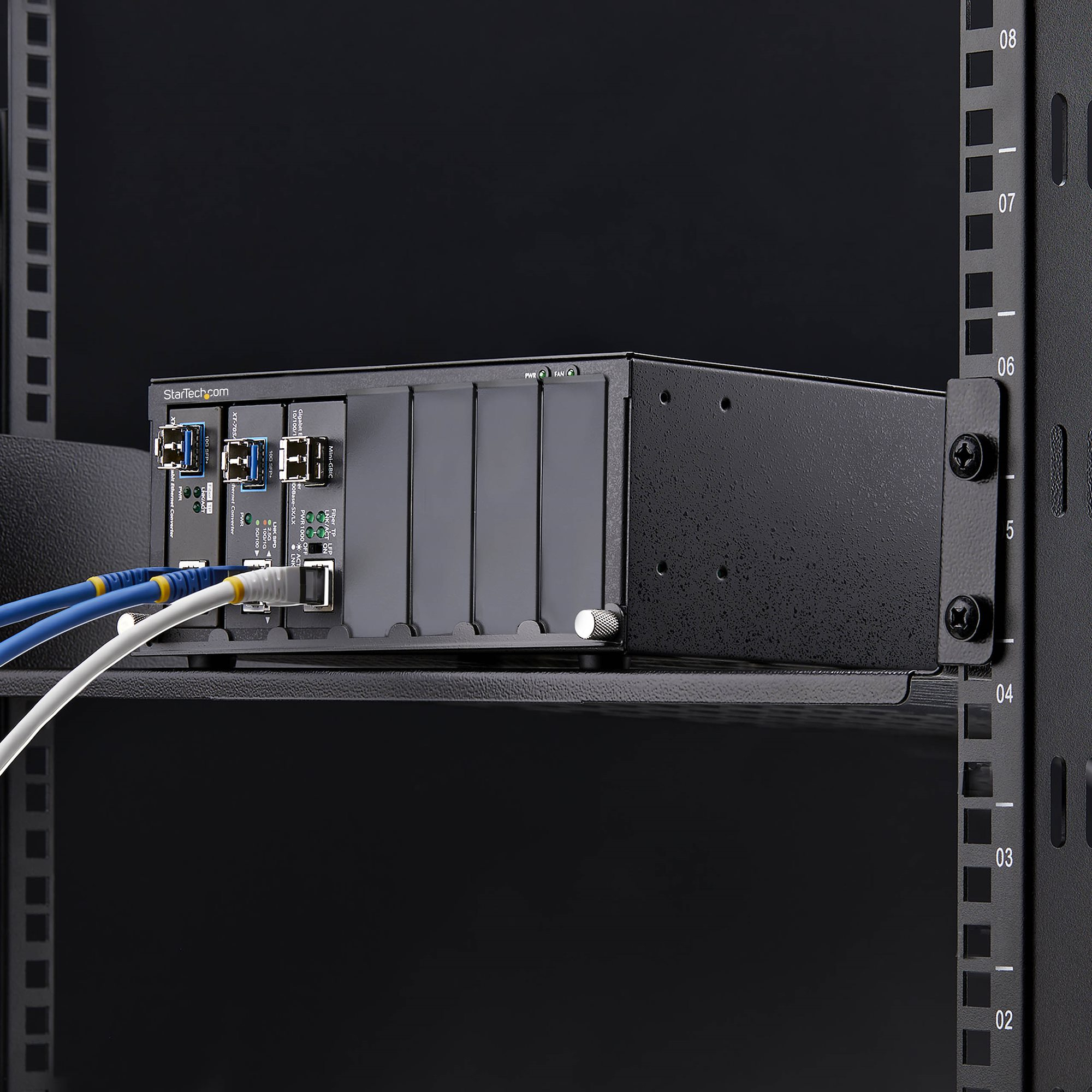 StarTech.com Caja de 7 Ranuras para Conversores de Medios Serie MCM para Rack de 10 - Chasis para Conversores de Medios - sin Gestionar - Aislamiento de Corriente - Ventilaci�n Activa - TAA