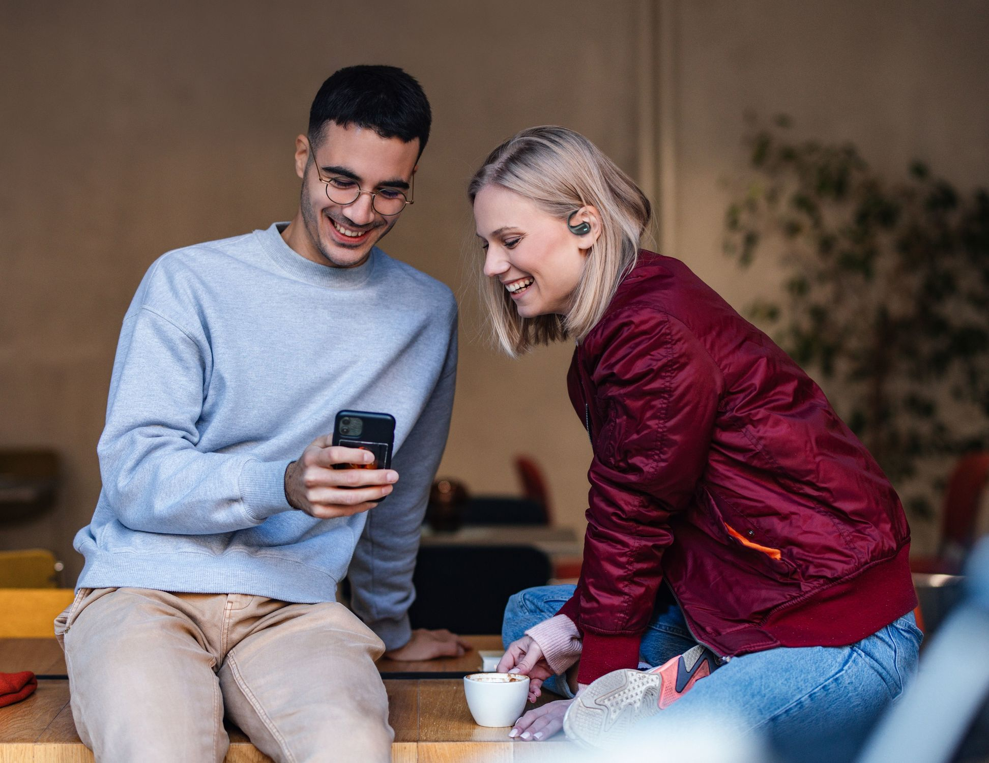 Cellularline Nebit TWS Translator NEBIT TWS earbuds with real-time translation functionality. Elegant and intelligent, designed to break language barriers and support instant communication and transcription.