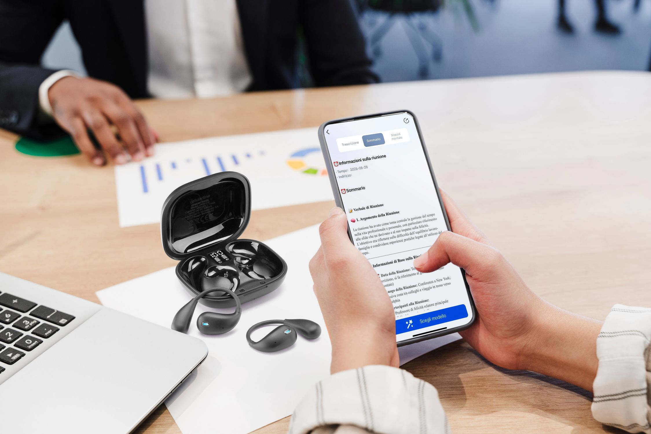 Cellularline Nebit TWS Translator NEBIT TWS earbuds with real-time translation functionality. Elegant and intelligent, designed to break language barriers and support instant communication and transcription.