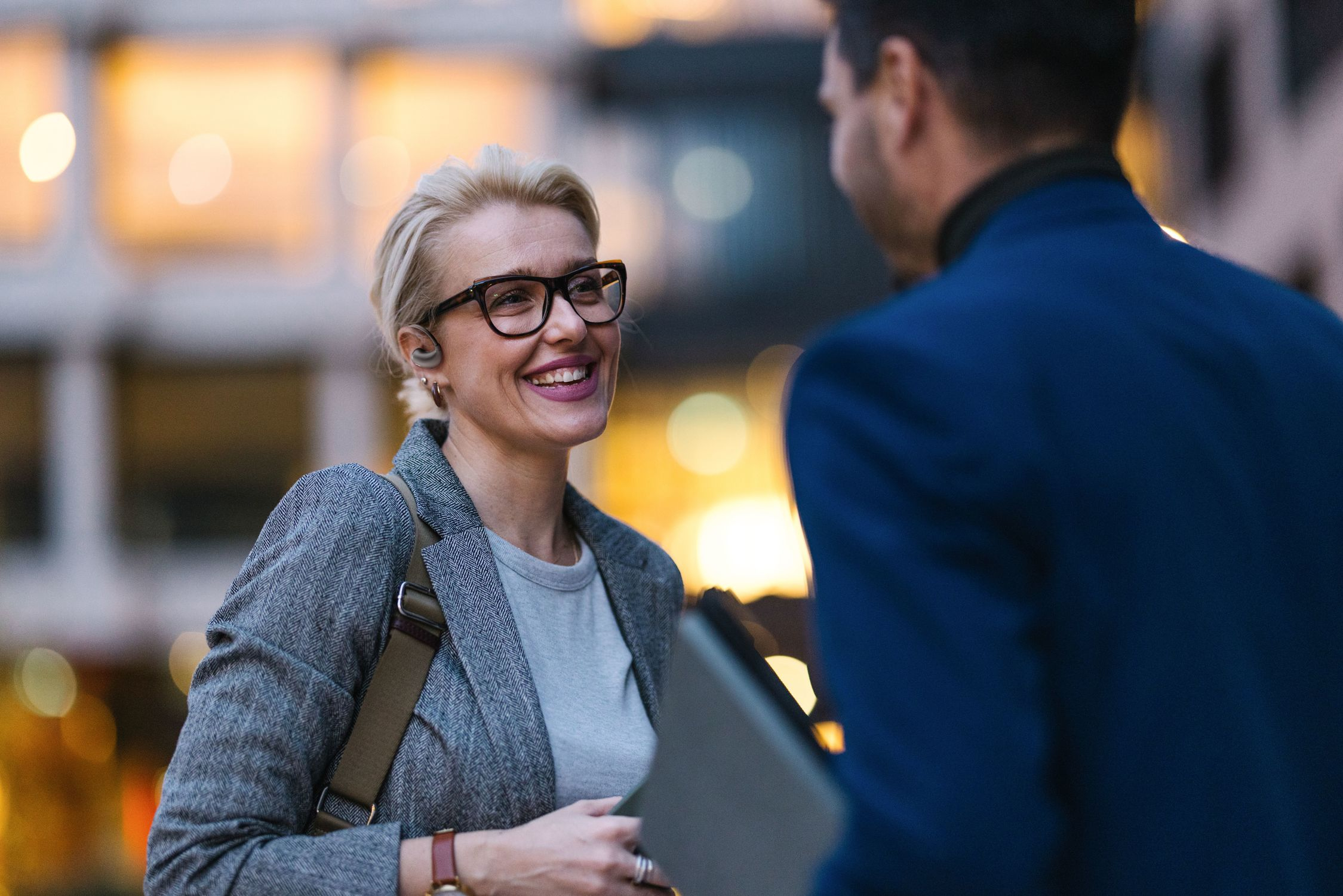 Cellularline Nebit TWS Translator NEBIT TWS earbuds with real-time translation functionality. Elegant and intelligent, designed to break language barriers and support instant communication and transcription.