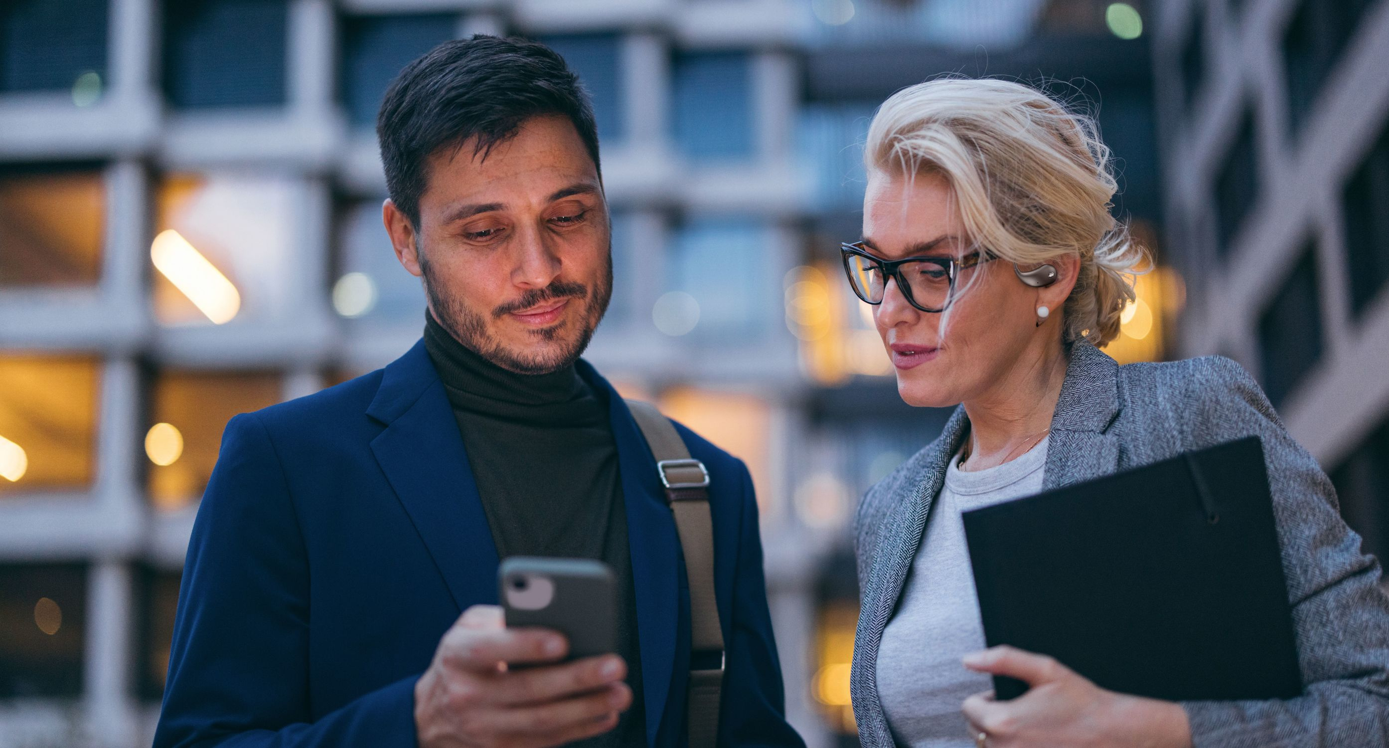 Cellularline Nebit TWS Translator NEBIT TWS earbuds with real-time translation functionality. Elegant and intelligent, designed to break language barriers and support instant communication and transcription.