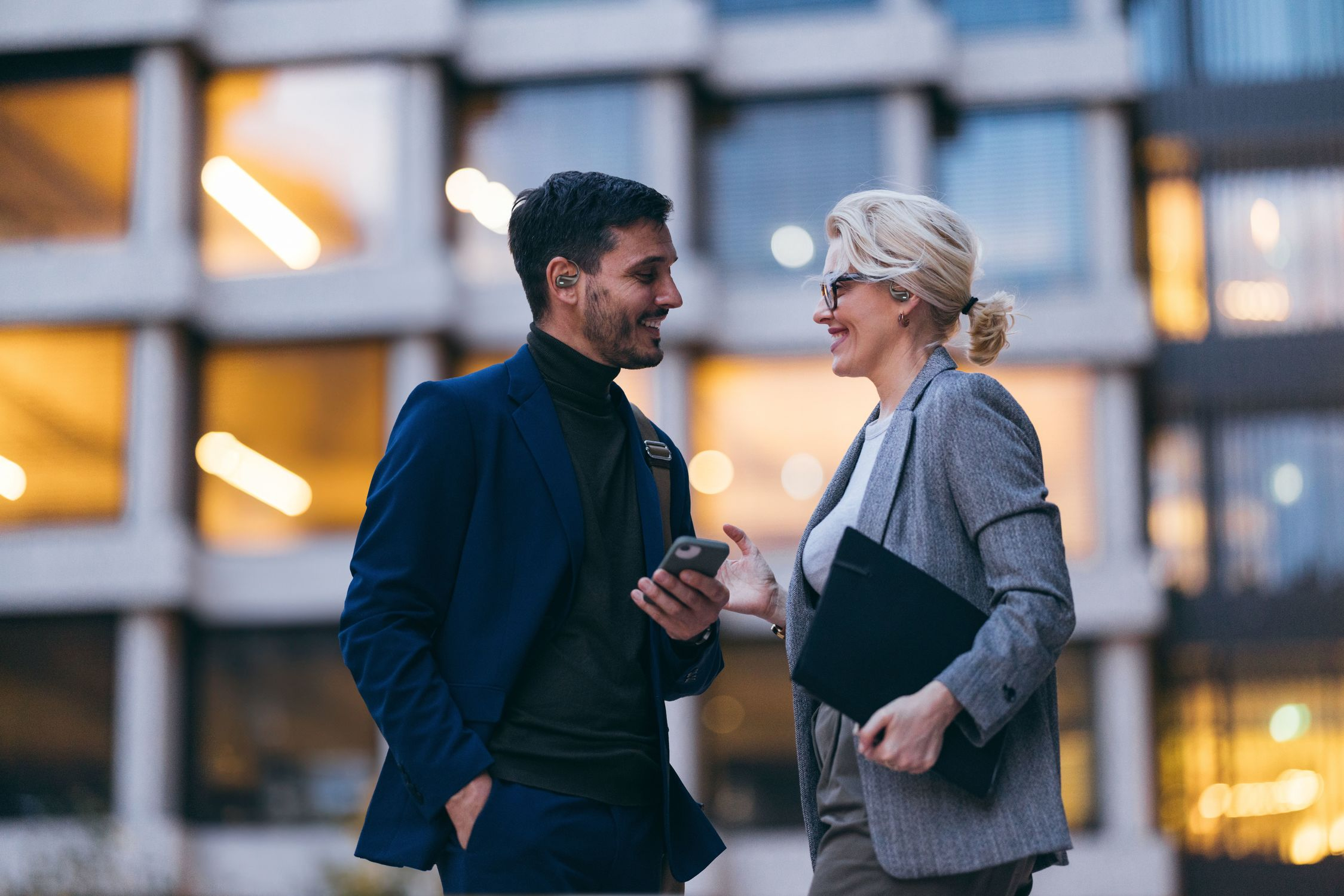 Cellularline Nebit TWS Translator NEBIT TWS earbuds with real-time translation functionality. Elegant and intelligent, designed to break language barriers and support instant communication and transcription.