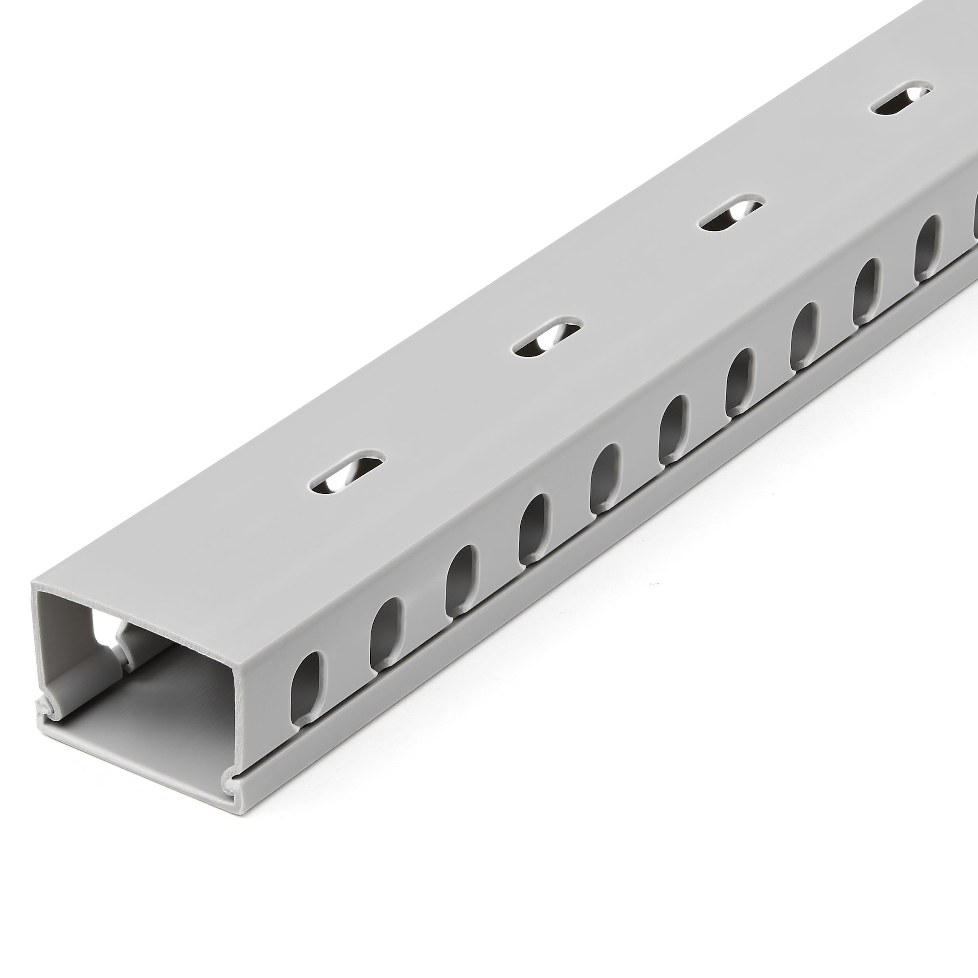 StarTech.com Chemin de Cbles PVC avec Couvercle - 38mm W x 25mm H - Longueur 2m - Slots Parallels 8mm, Goulotte Cache Cble Murale Cble Rseau PVC, max. 20 cbles, Homologu UL