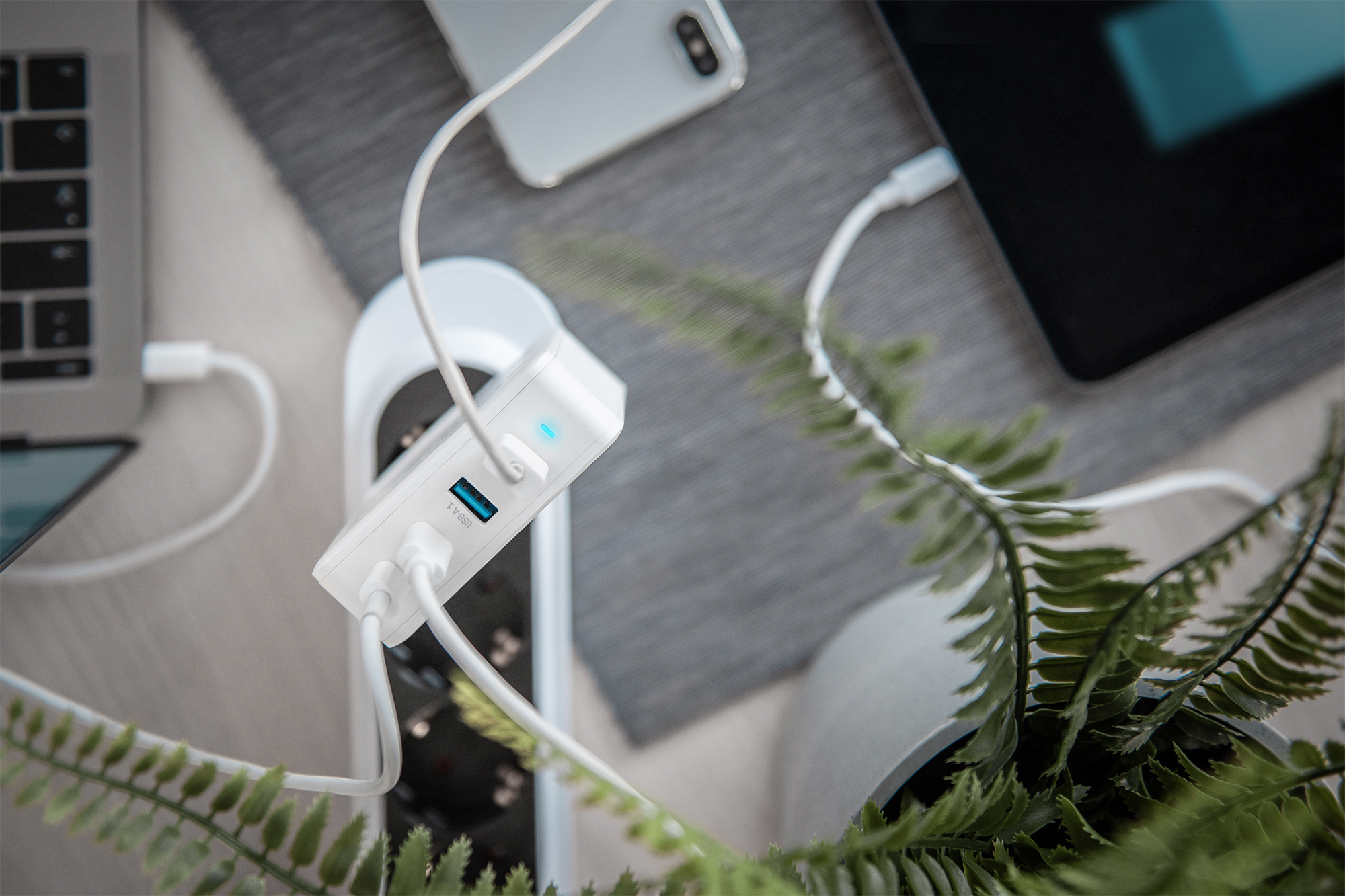 Digitus Adattatore di ricarica universale USB a 4 porte, USB-C / USB A, 100 W, GaN