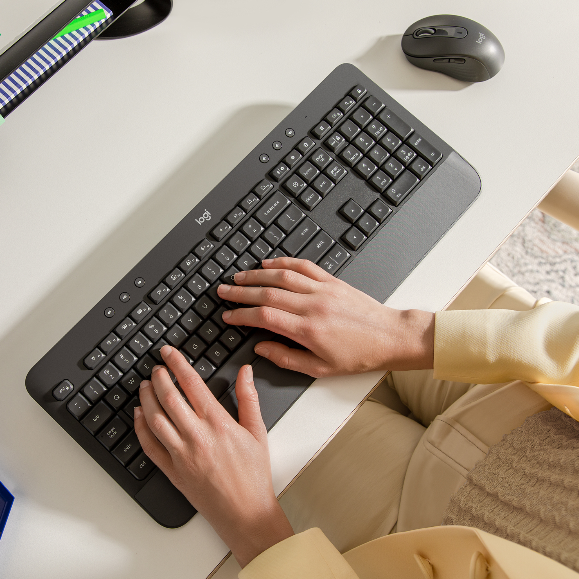 Logitech Signature K650 Comfort Full-Size Wireless Keyboard with Wrist  Rest, BLE Bluetooth or Logi Bolt USB Receiver, Deep-Cushioned Keys, Numpad