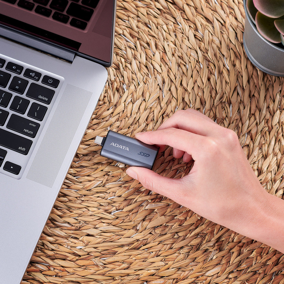 ADATA SC750 - SSD - 500 GB - extern (tragbar) - USB 3.2 Gen 2 (USB-C Steckverbinder)