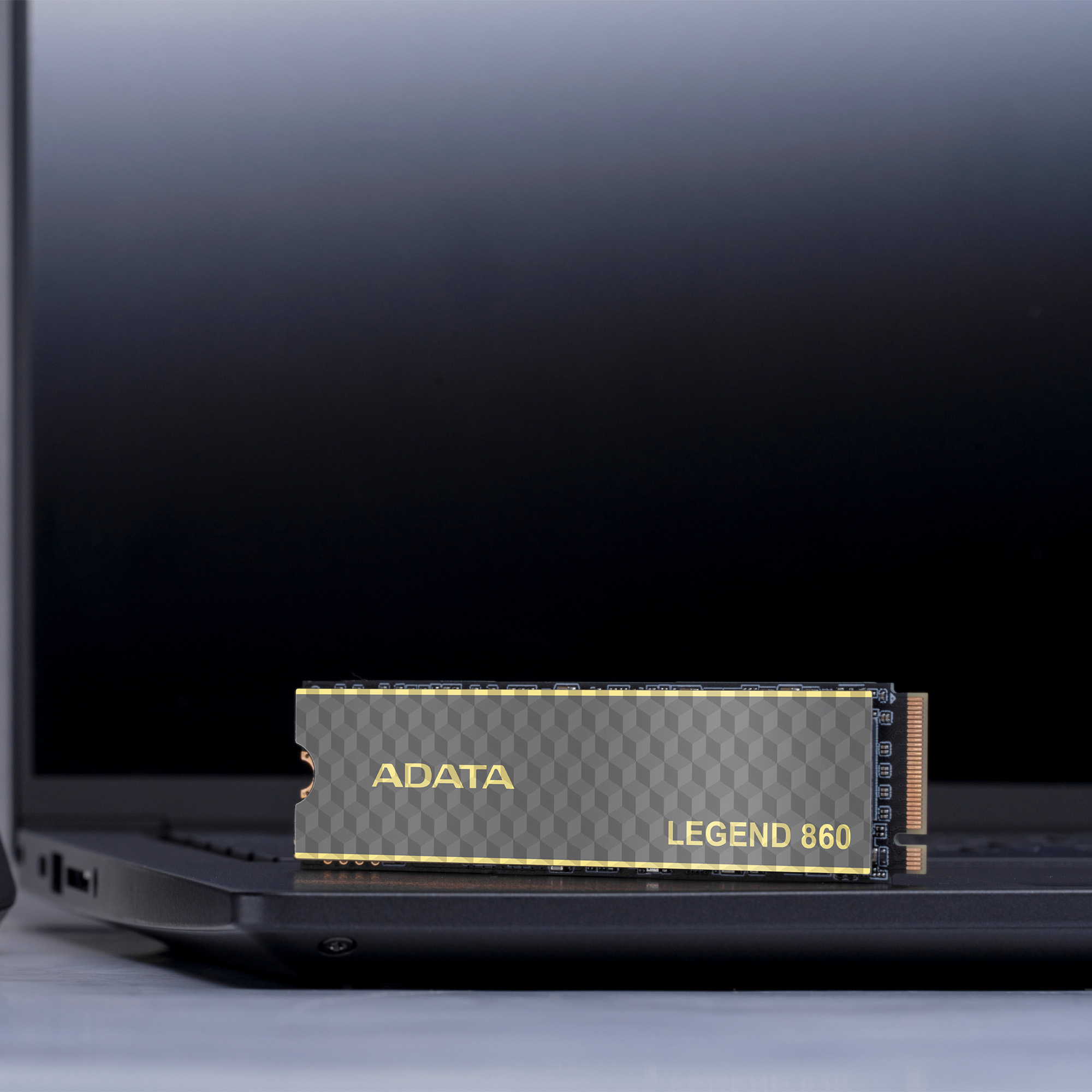 ADATA Legend 860 - SSD - 2000 GB - intern - M.2 2280 - PCIe 4.0 x4 (NVMe)