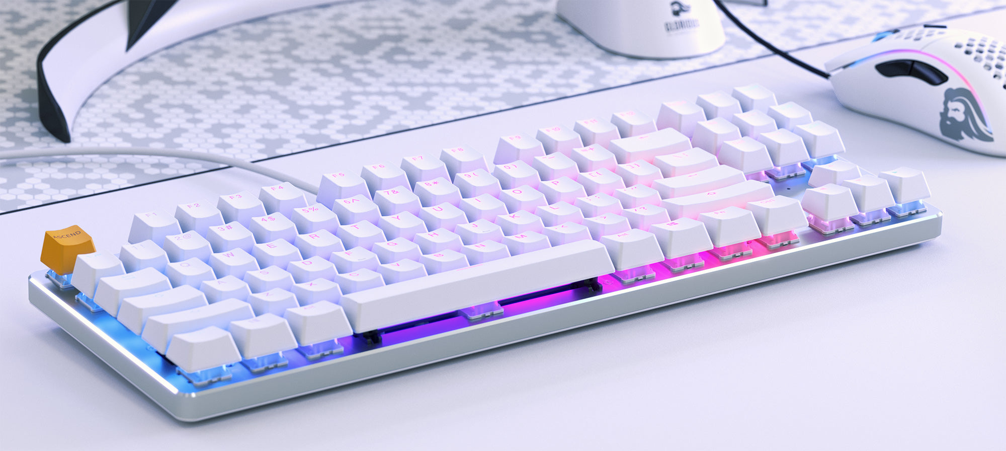 Glorious PC Gaming Race GMMK teclado USB QWERTY Internacional de EE.UU. Plata, Blanco
