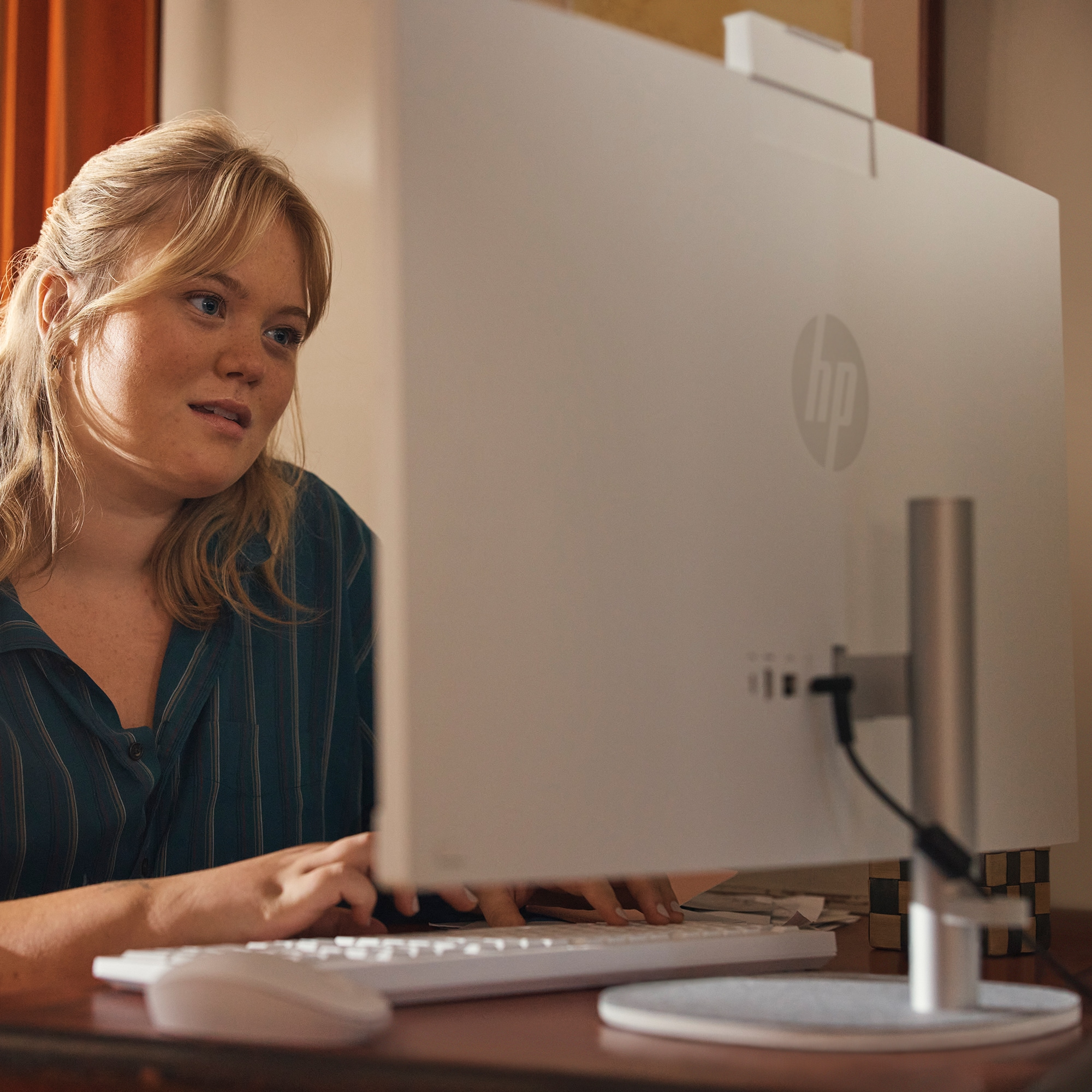 HP 27-cr0007ng - All-in-One (Komplettl�sung) - Ryzen 5 7520U / 2.8 GHz - RAM 16 GB - SSD 512 GB - NVMe - Radeon Graphics - 1GbE, Wi-Fi 6, Bluetooth - WLAN: 802.11a/b/g/n/ac/ax, Bluetooth 5.4 - Win 11 Home - Monitor: LED 68.6 cm (27)