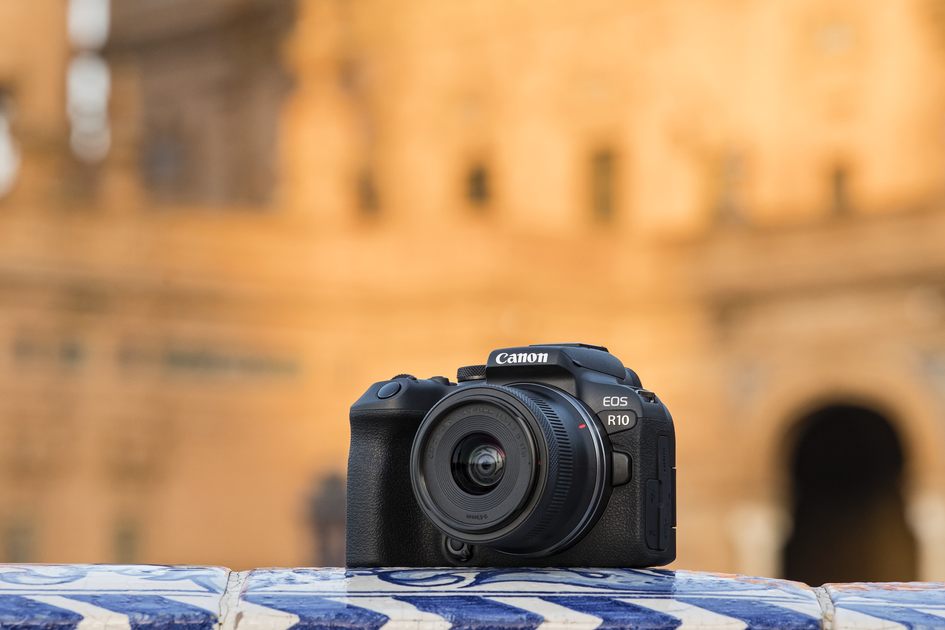 Canon EOS R10 + RF-S 18-45mm F4.5-6.3 IS STM MILC 24,2 MP CMOS 6000 x 4000 pixels Noir