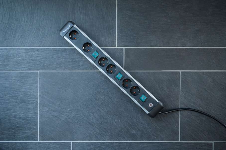 Brennenstuhl 1391030601 Steckdosenleiste mit Schalter Silber-Schwarz Schutzkontakt 1 St.