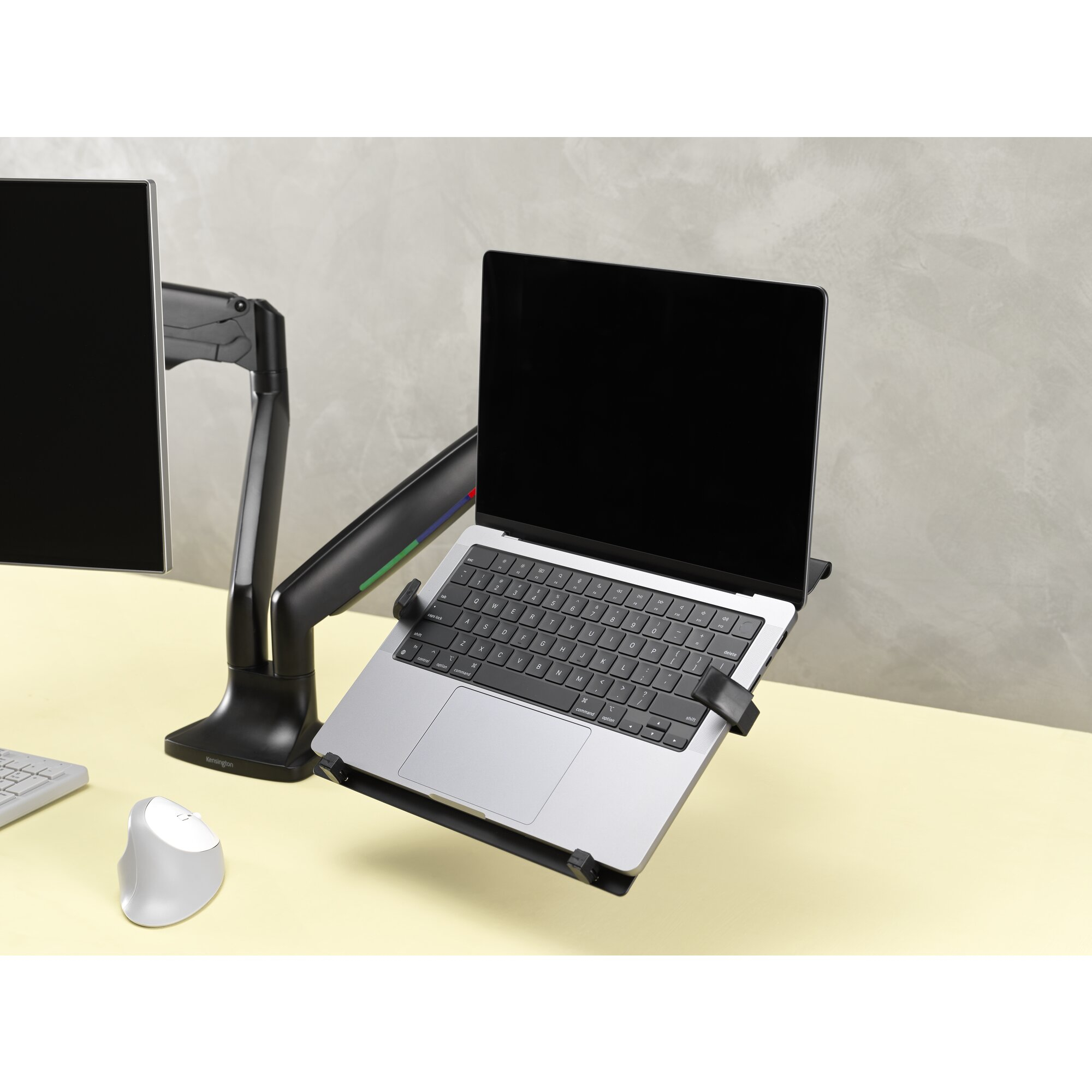 Kensington Bandeja universal de port�tiles para brazos de monitor